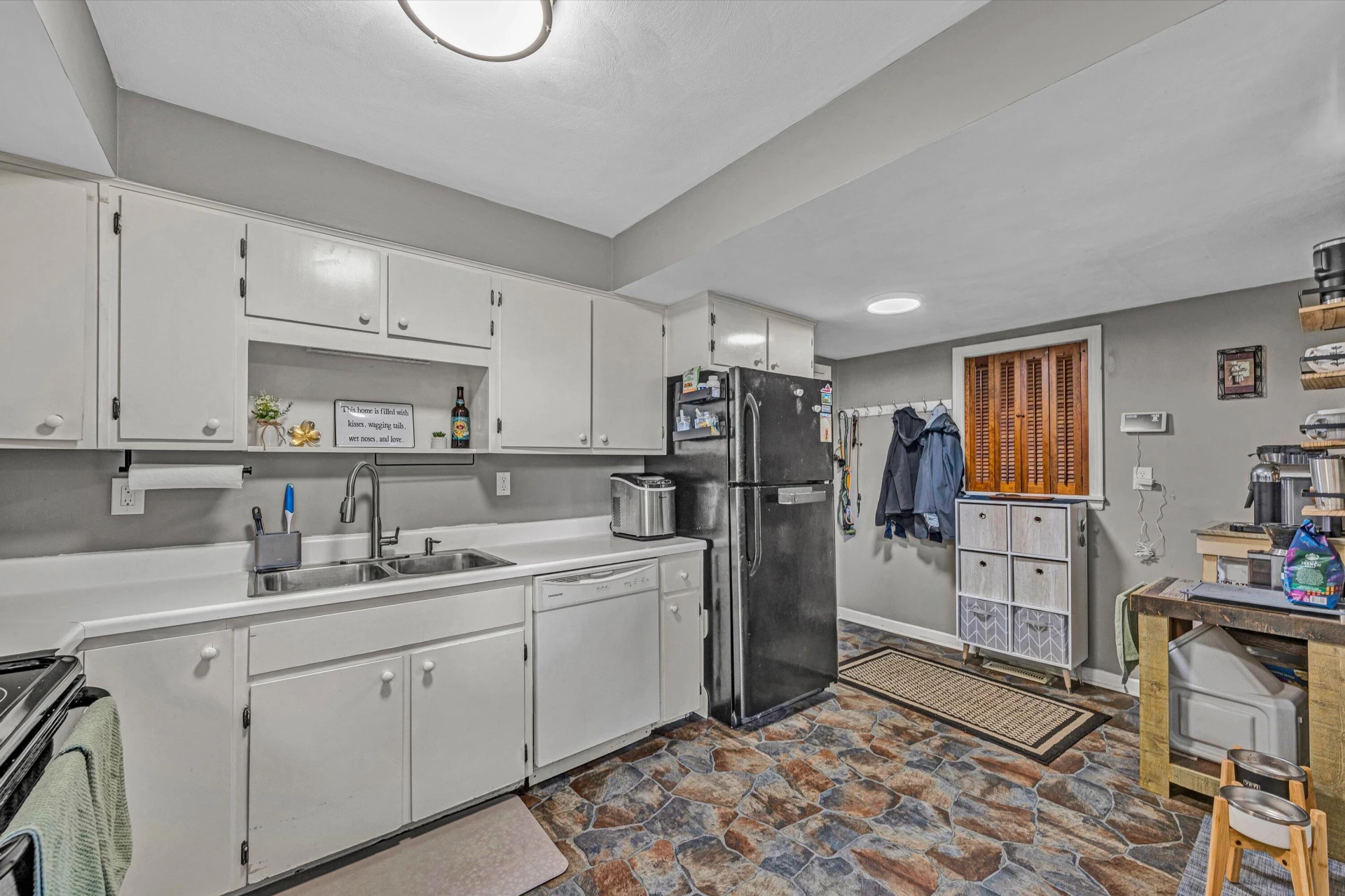 705 Hugh AVE - Photo 9