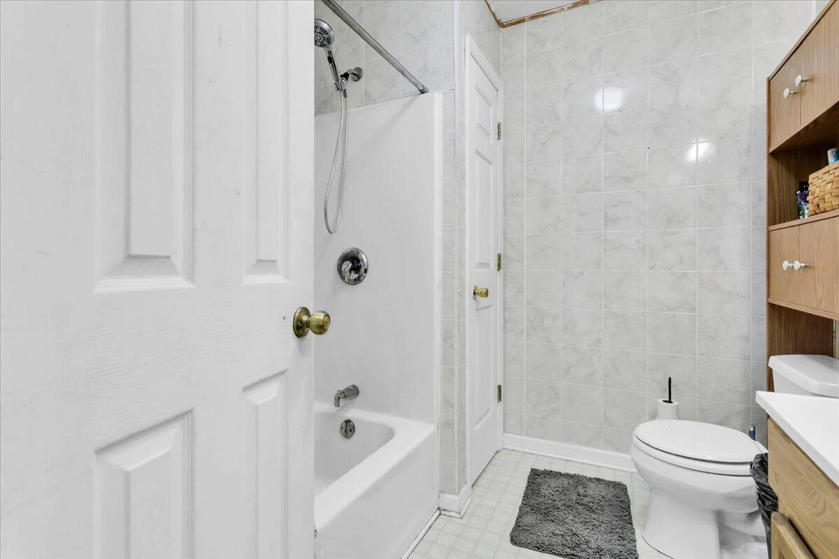 4090 Rockingham BLVD - Photo 15