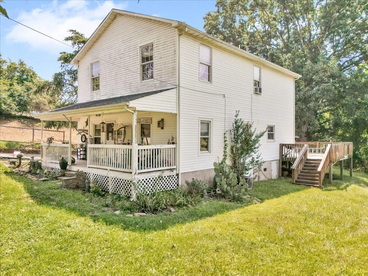 4090 Rockingham BLVD - Photo 3
