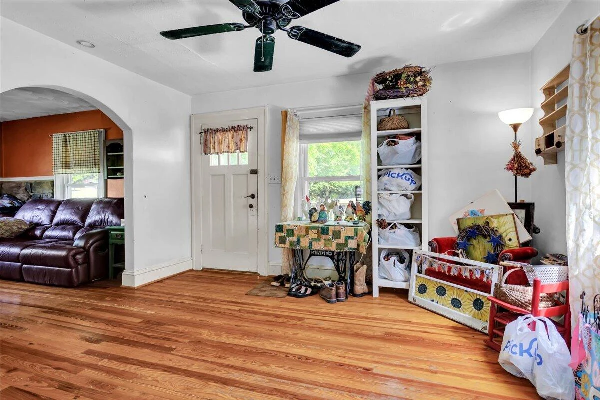 4090 Rockingham BLVD - Photo 5