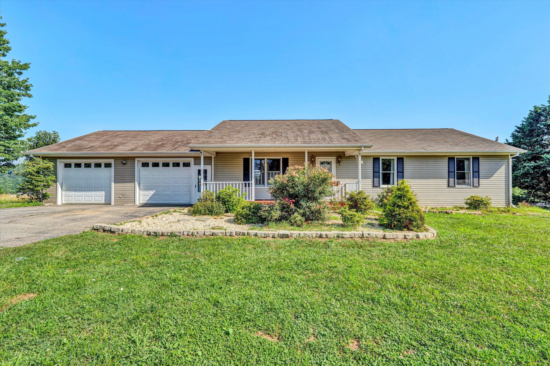 11254 Lee HWY - Photo 2