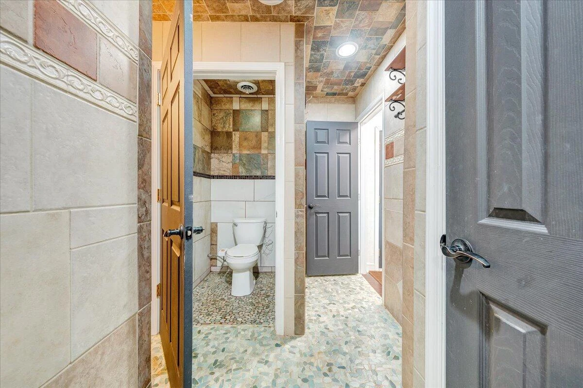 7976 Grassy Hill RD - Photo 15