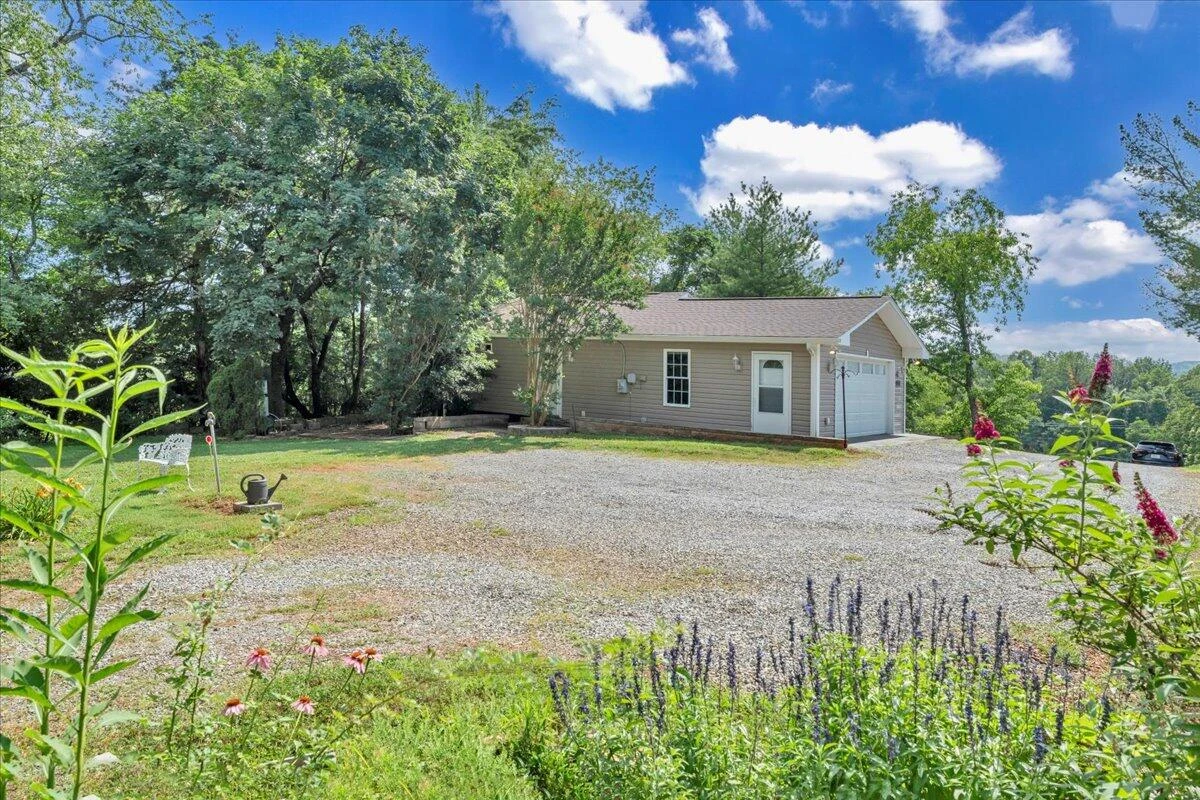 7976 Grassy Hill RD - Photo 39