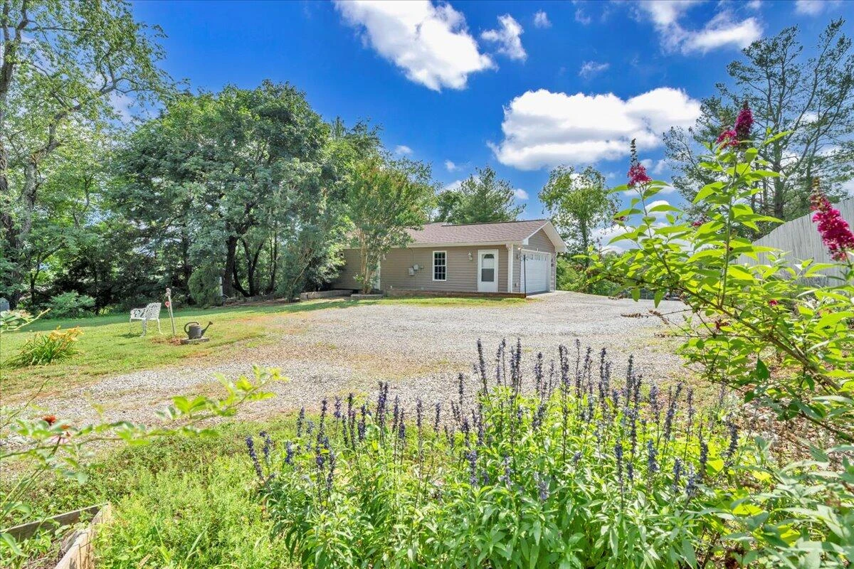 7976 Grassy Hill RD - Photo 40