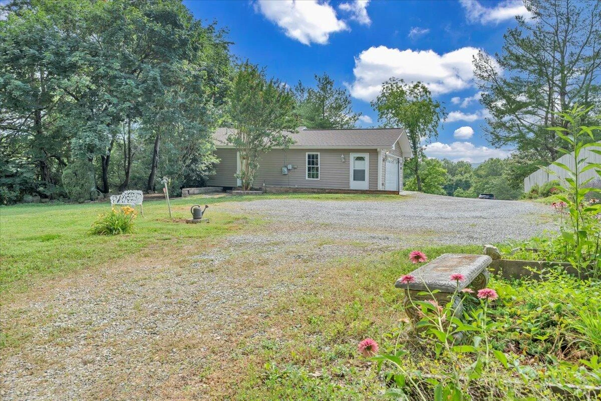 7976 Grassy Hill RD - Photo 50