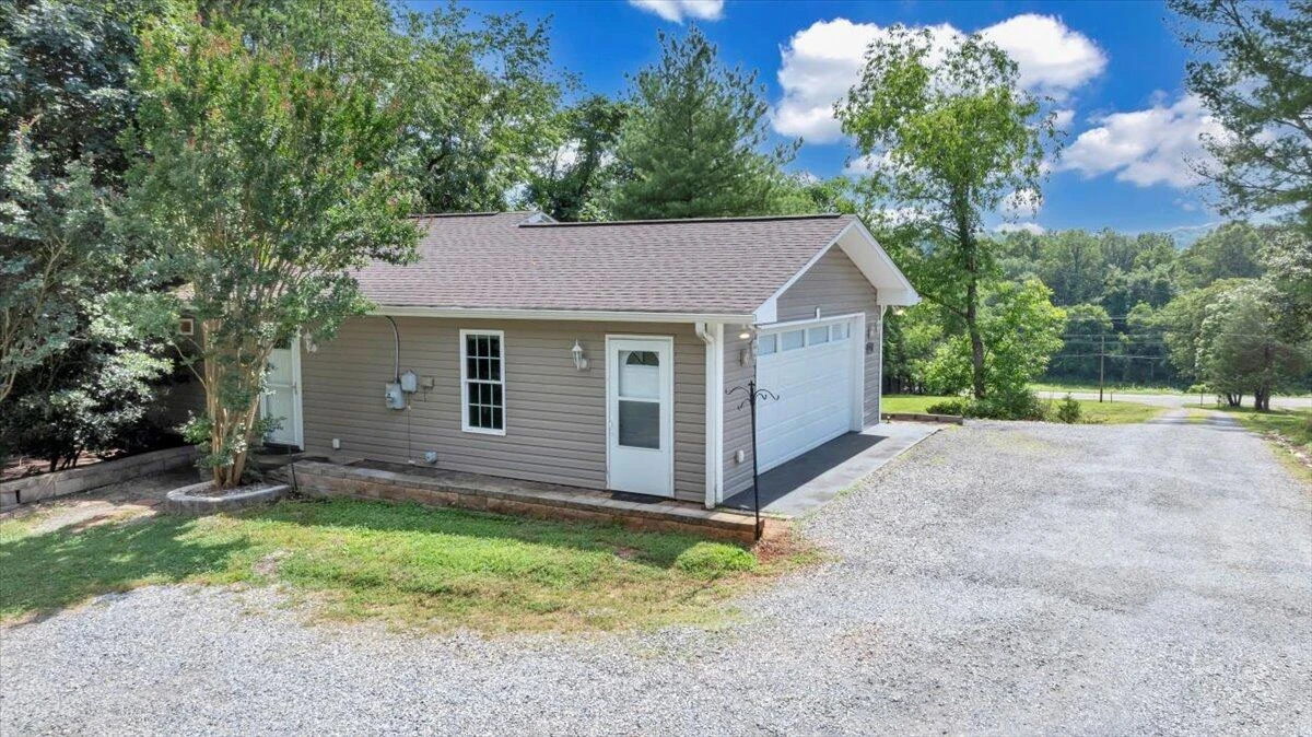 7976 Grassy Hill RD - Photo 71
