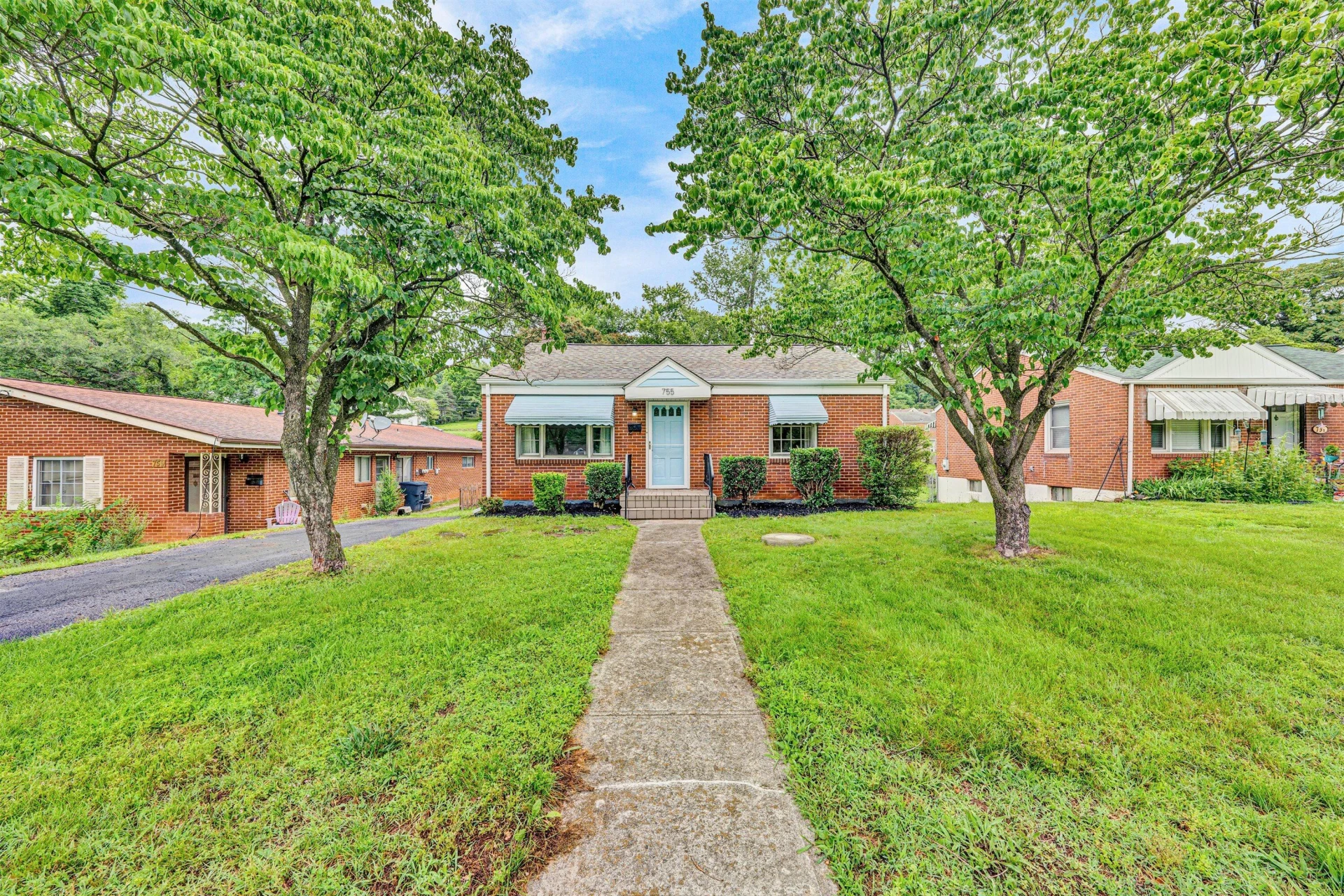 755 Brandon AVE - Photo 2