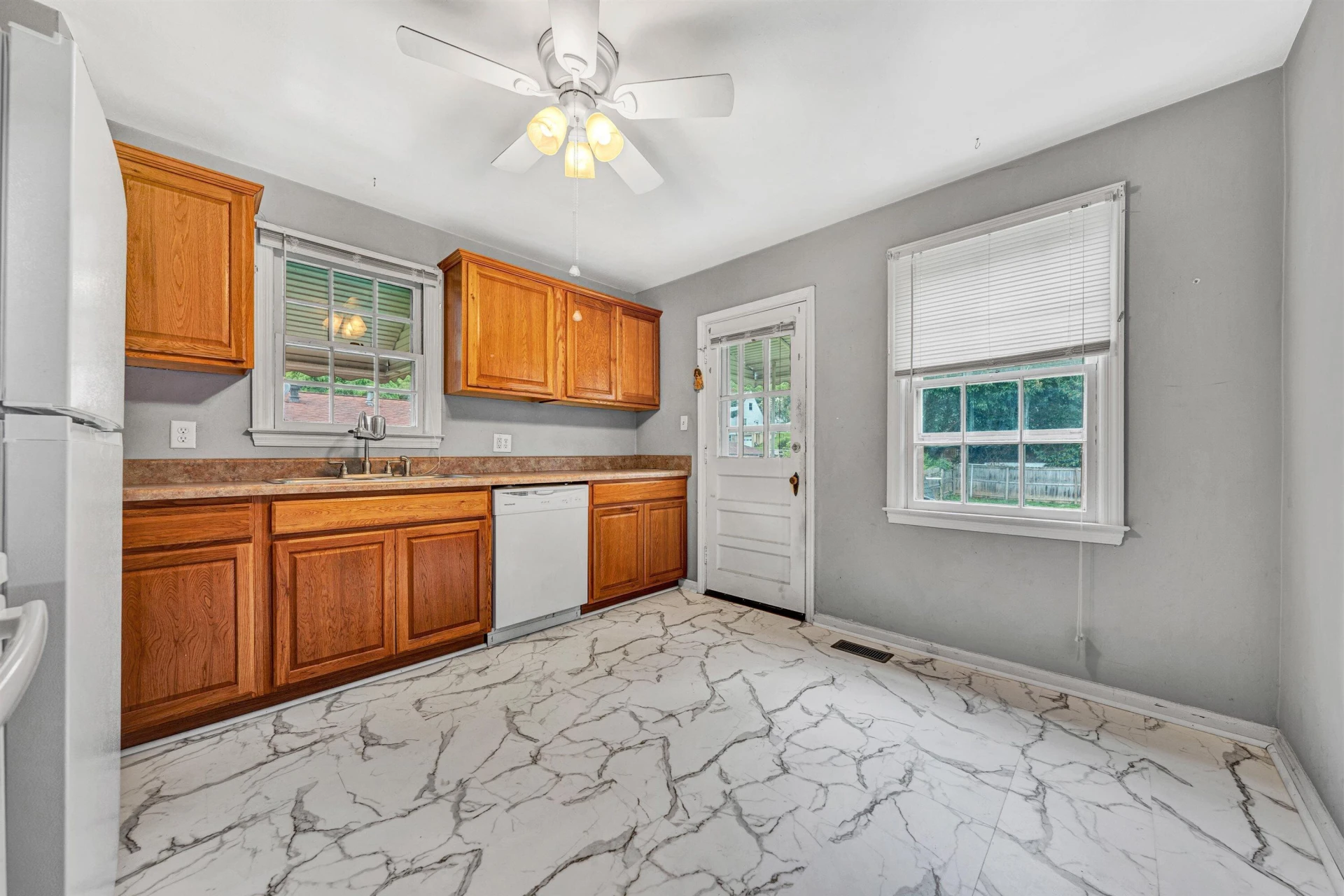 755 Brandon AVE - Photo 5