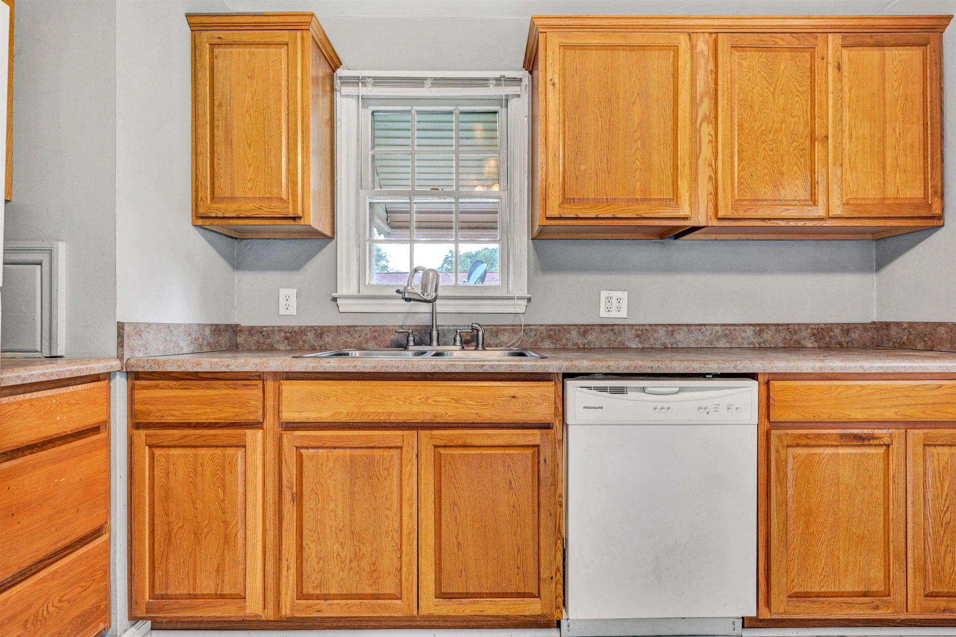 755 Brandon AVE - Photo 6