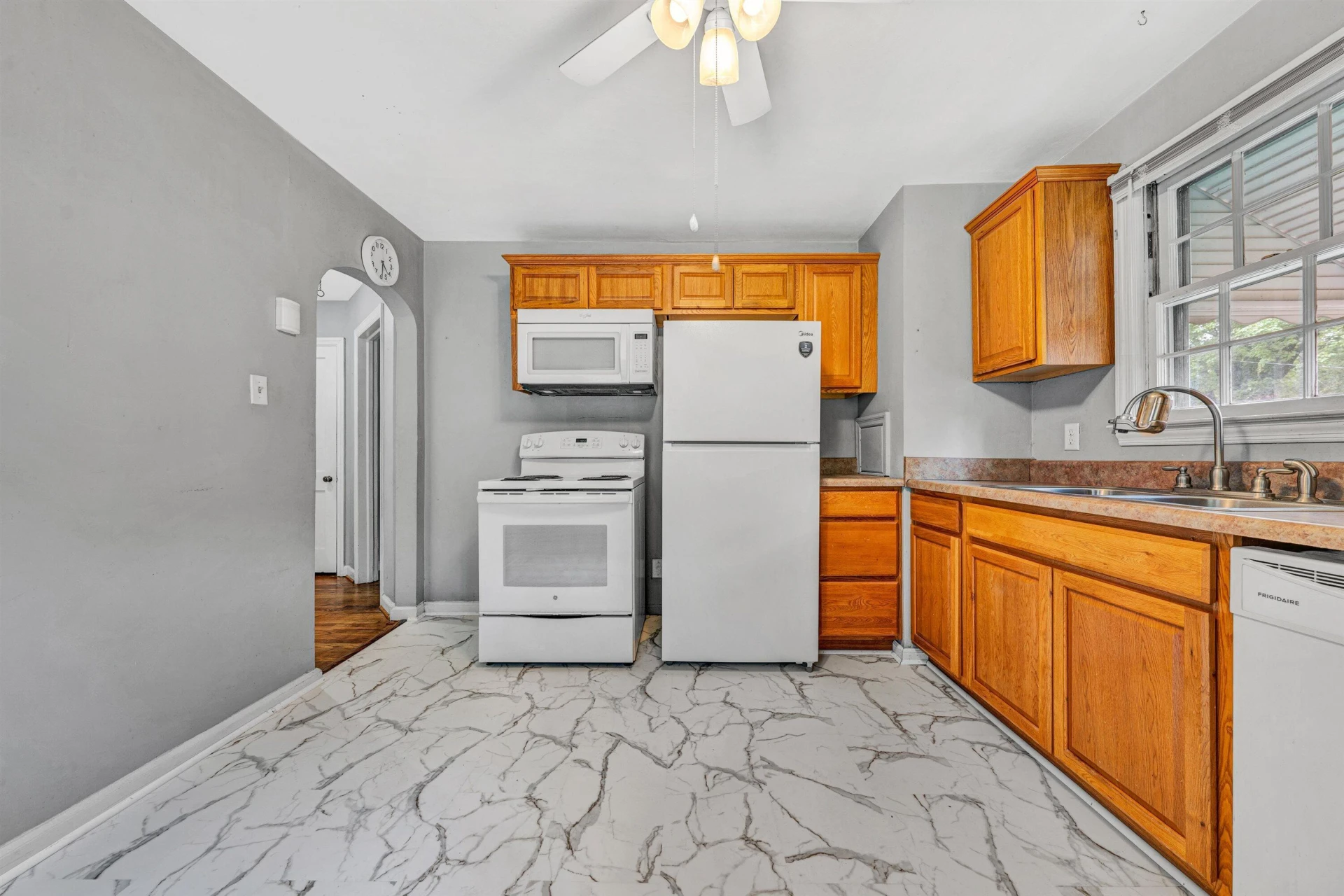 755 Brandon AVE - Photo 7