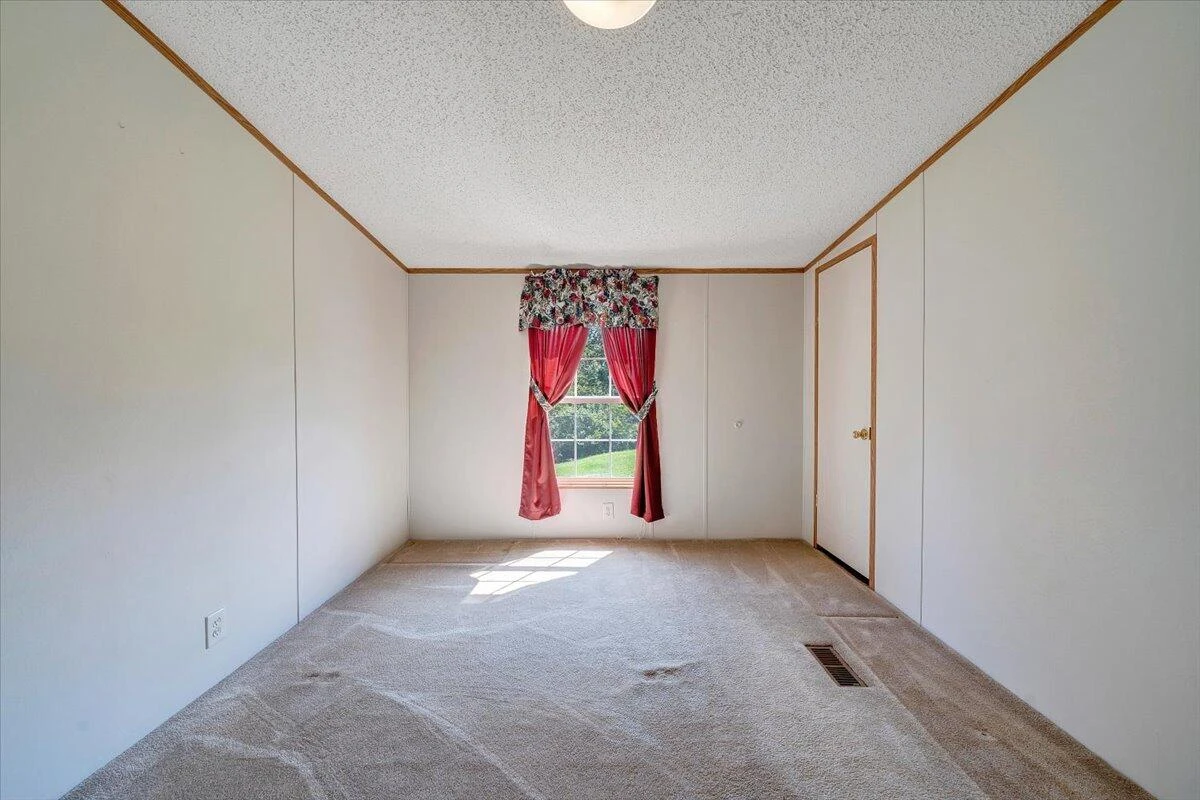 16118 Botetourt RD - Photo 27