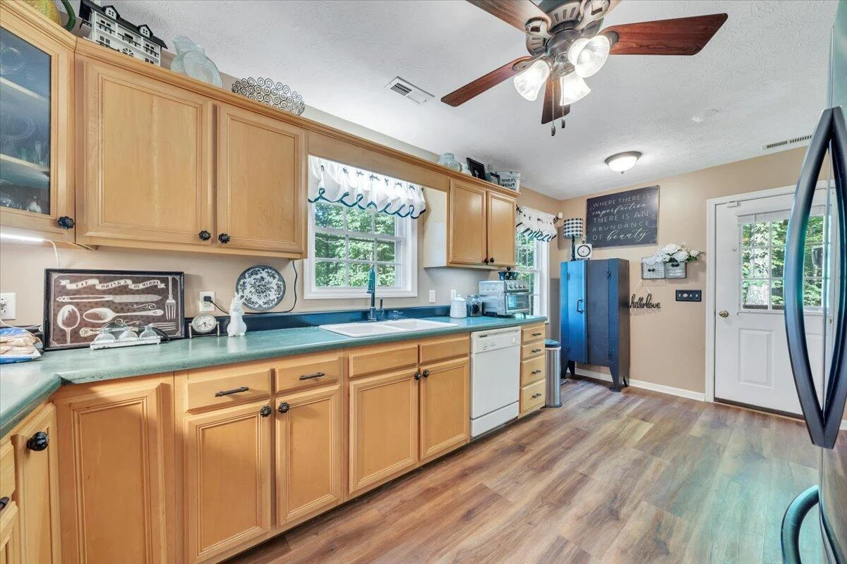 285 Silverleaf LN - Photo 11