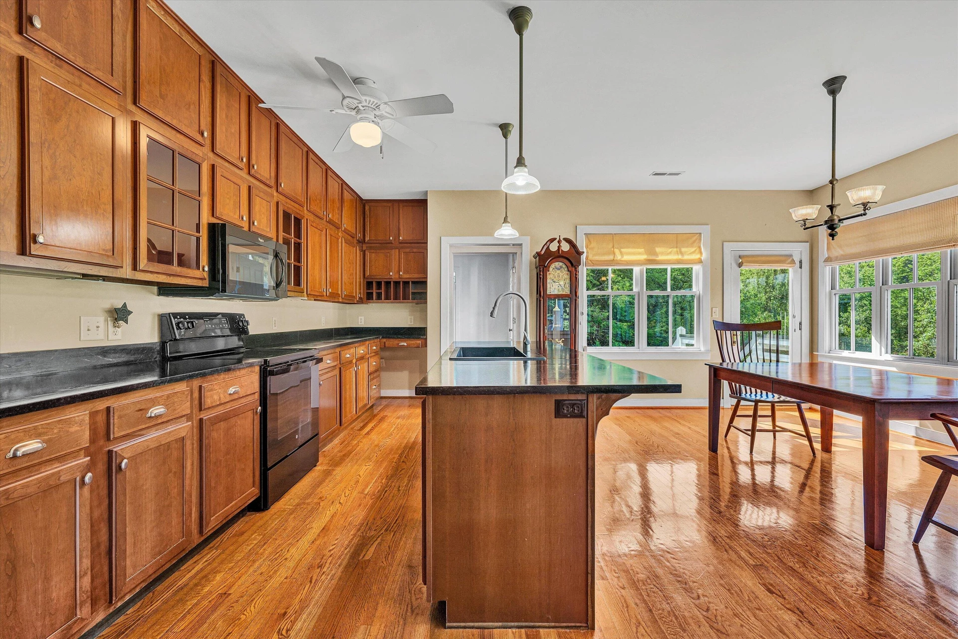 6820 Dawnwood RD - Photo 16