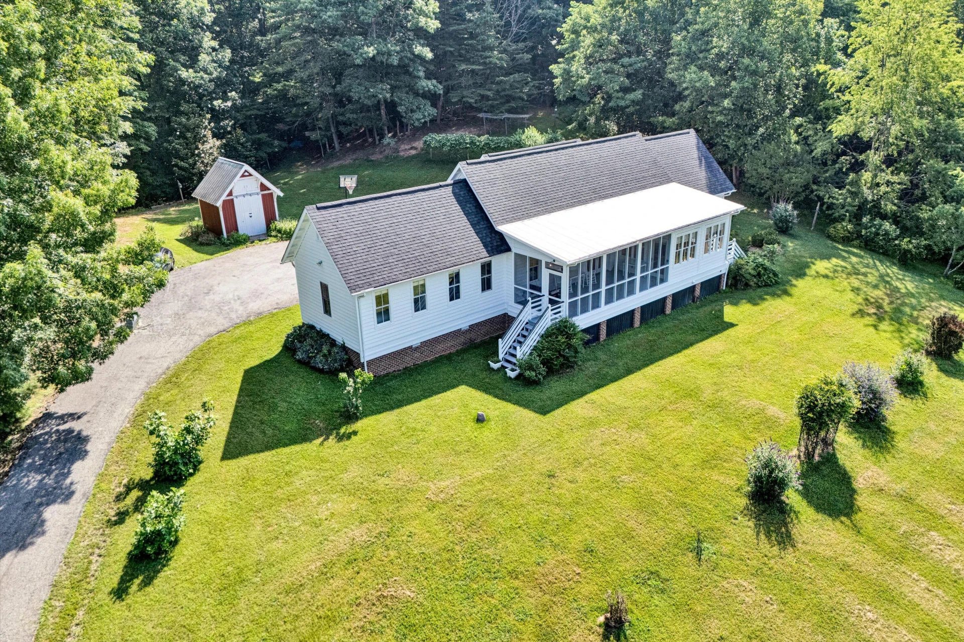 6820 Dawnwood RD - Photo 3
