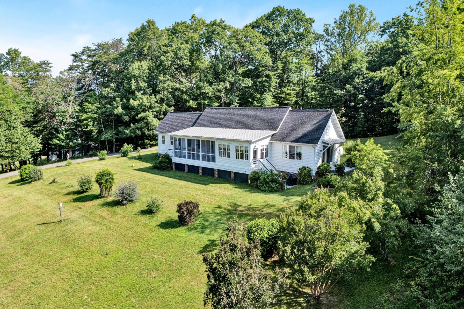 6820 Dawnwood RD - Photo 4
