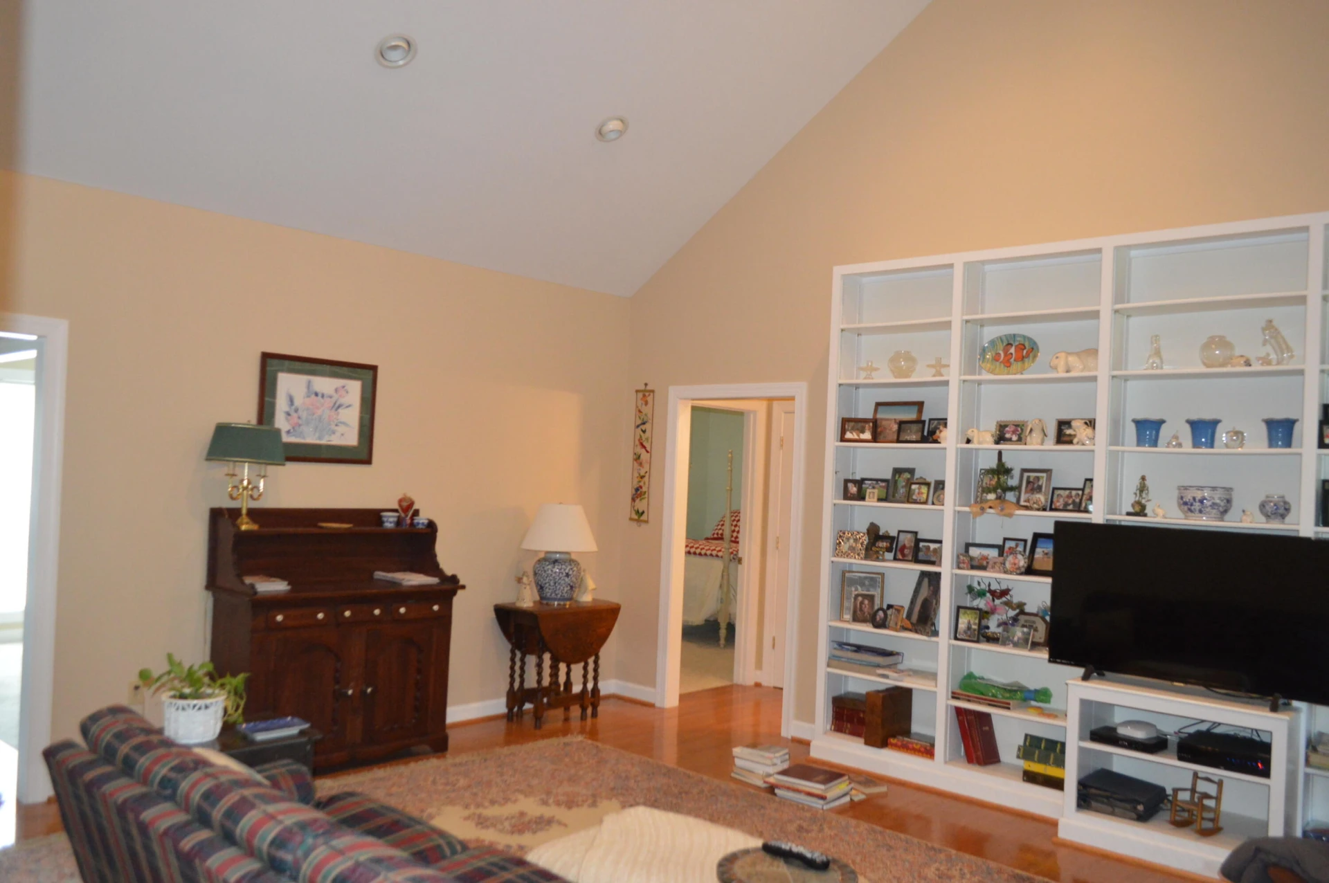 552 Woodfield DR - Photo 11