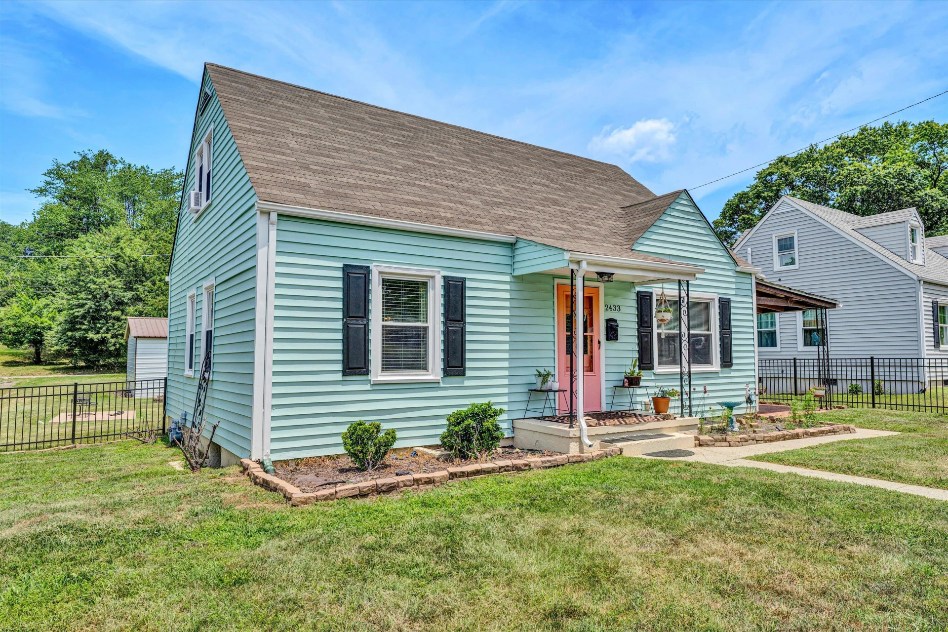 2433 Westover AVE - Photo 3