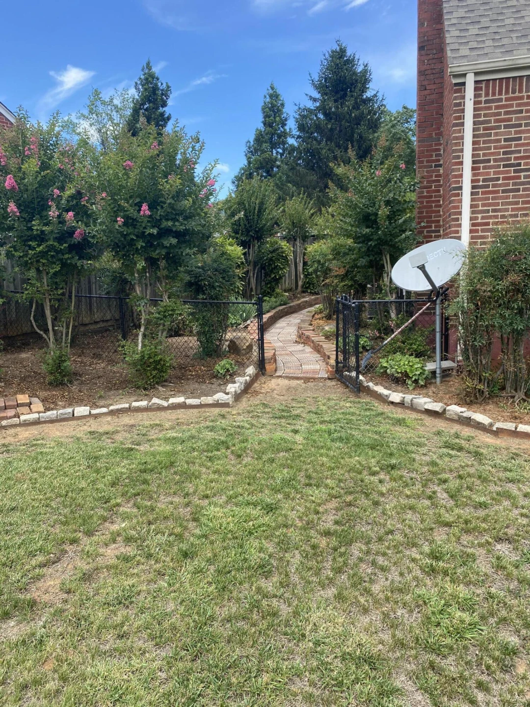 903 Watts ST - Photo 4