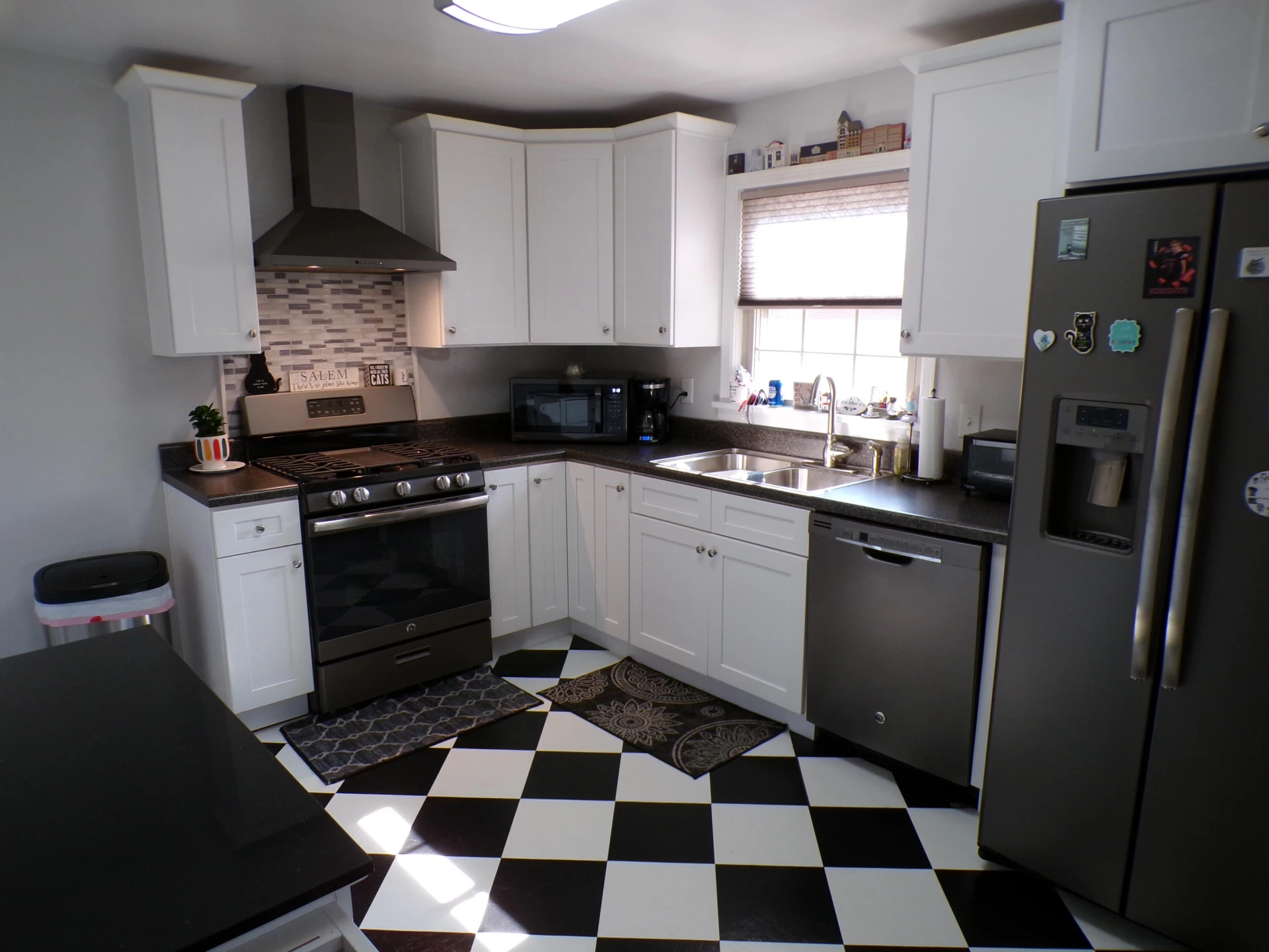 903 Watts ST - Photo 6