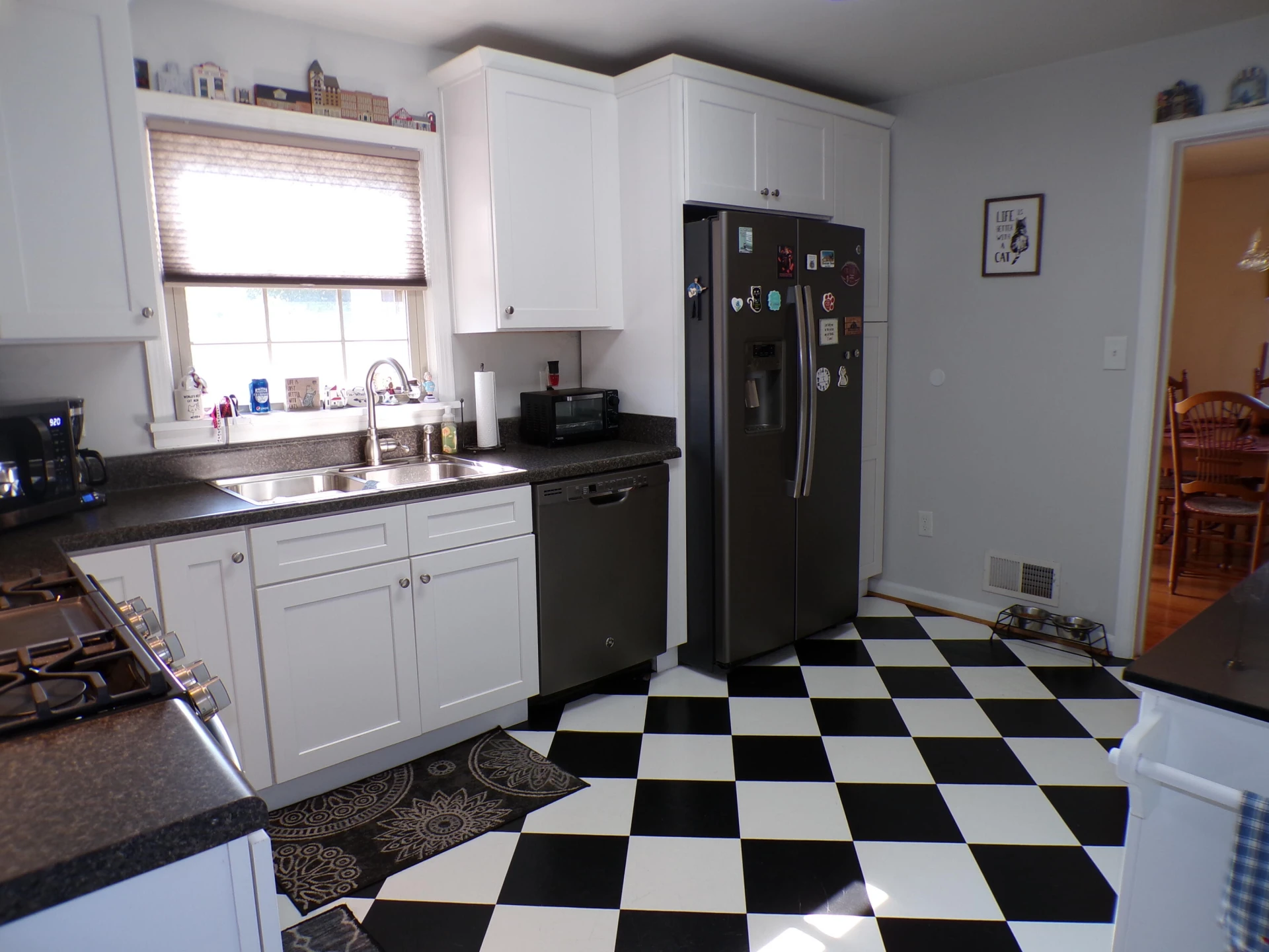 903 Watts ST - Photo 7