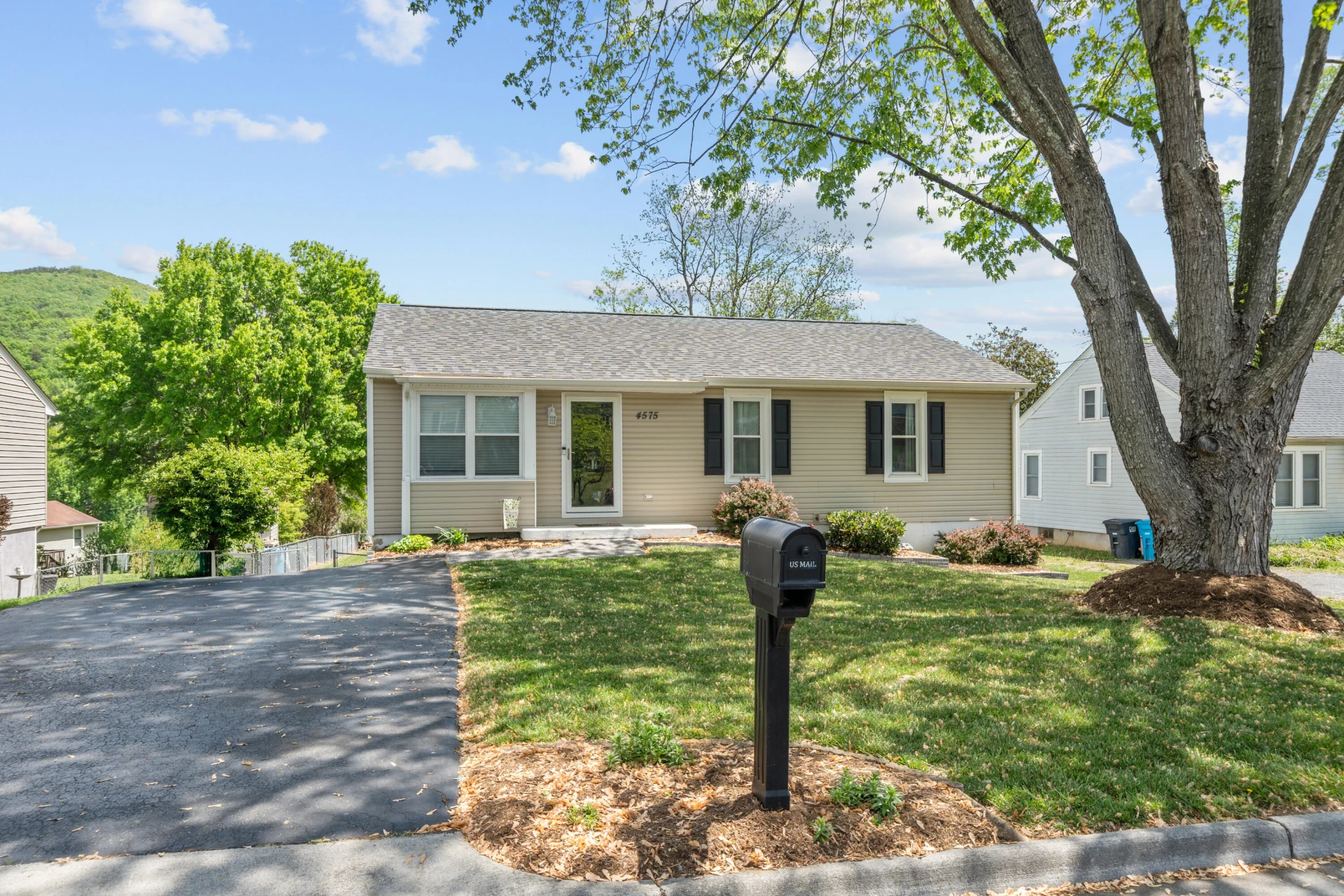 4575 Nelms LN - Photo 2