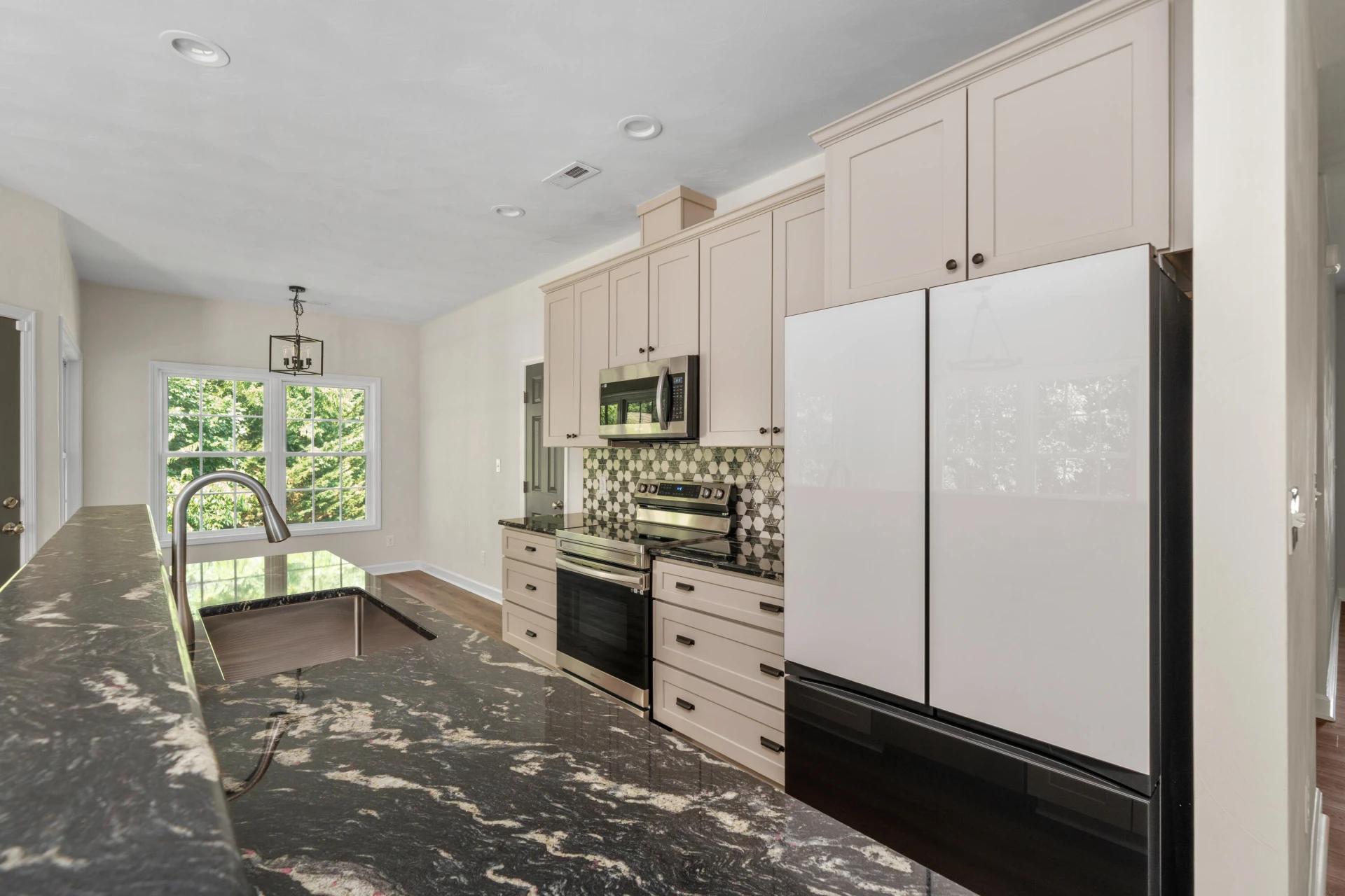 7947 Carriage Park DR - Photo 6
