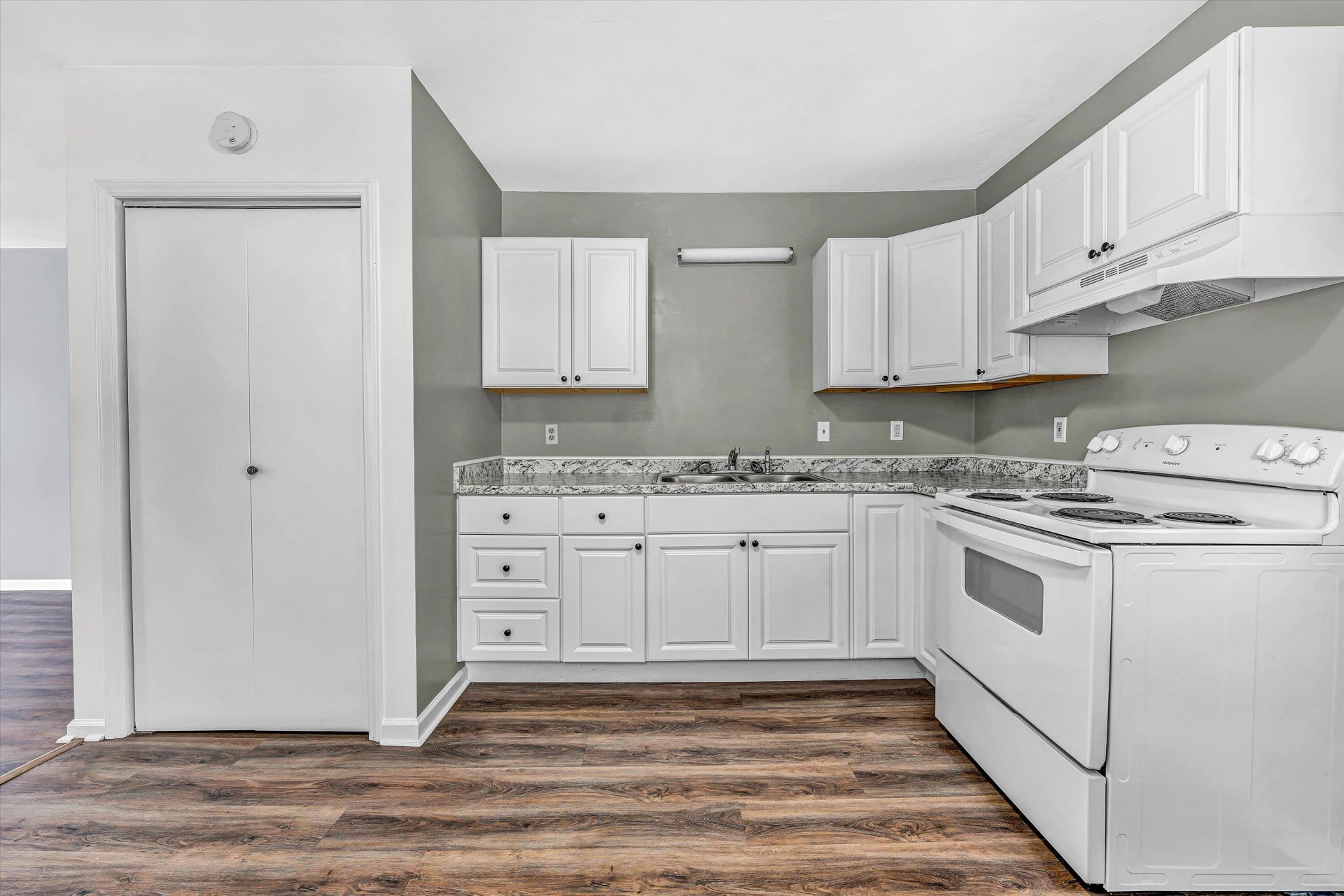 112 Harrison AVE - Photo 7