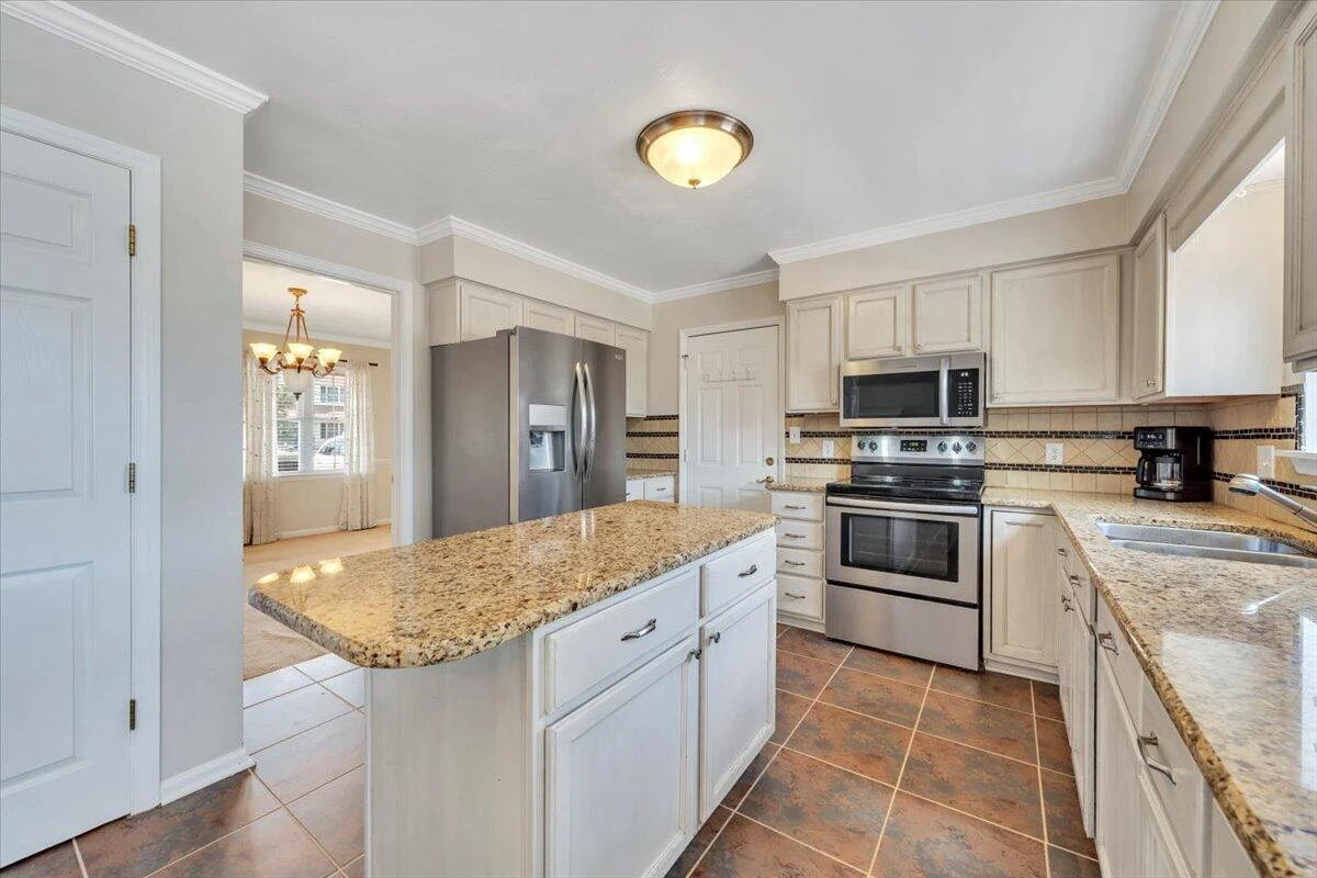 1924 Bloomfield AVE - Photo 21