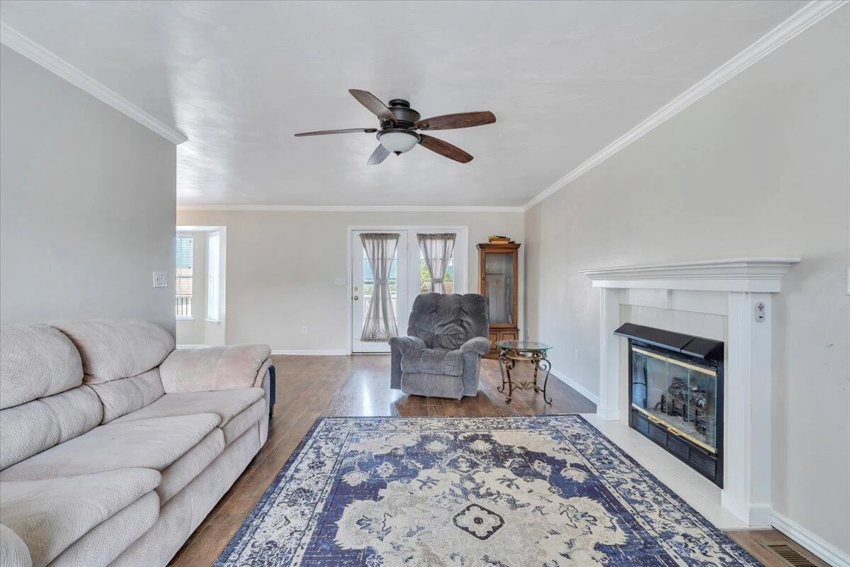 1924 Bloomfield AVE - Photo 26