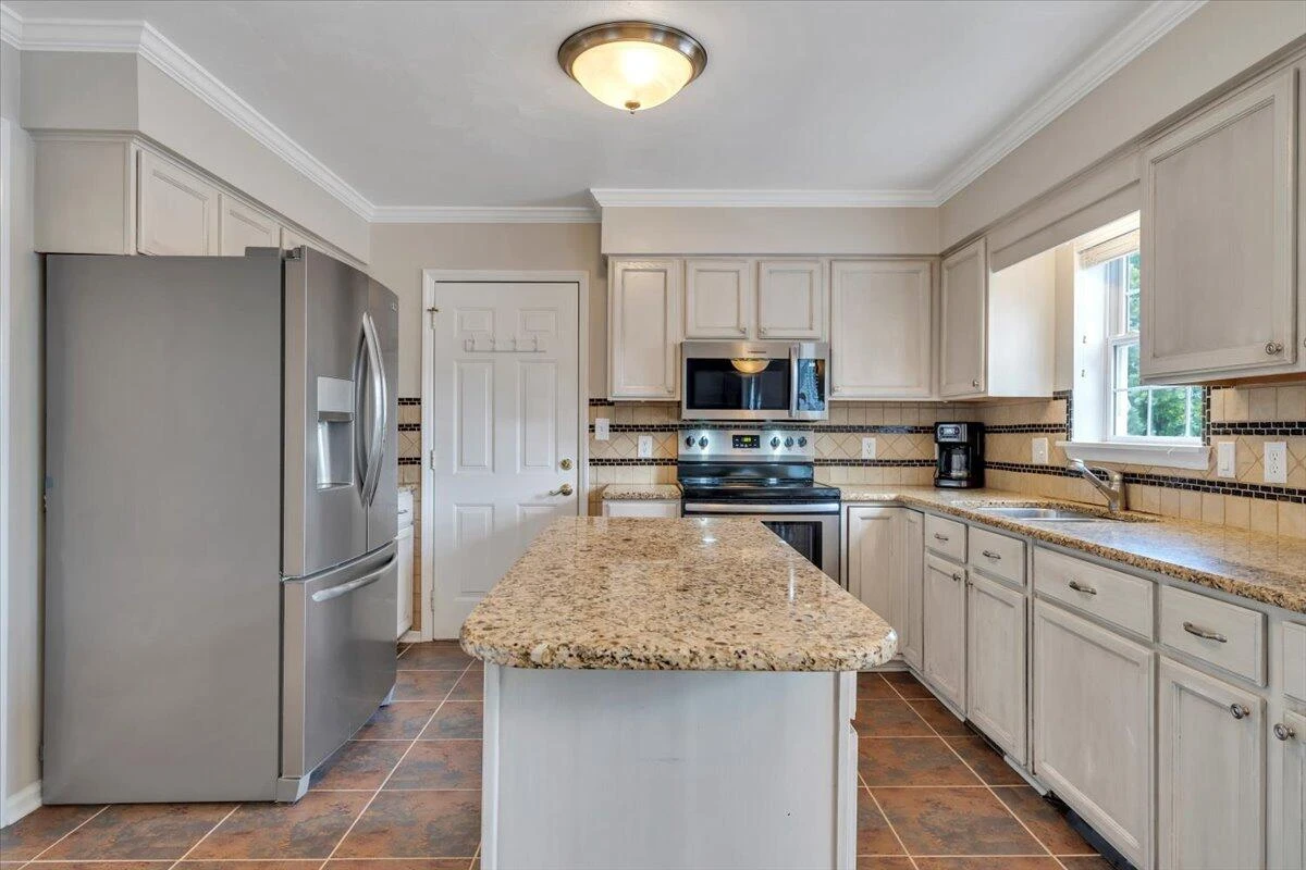 1924 Bloomfield AVE - Photo 11