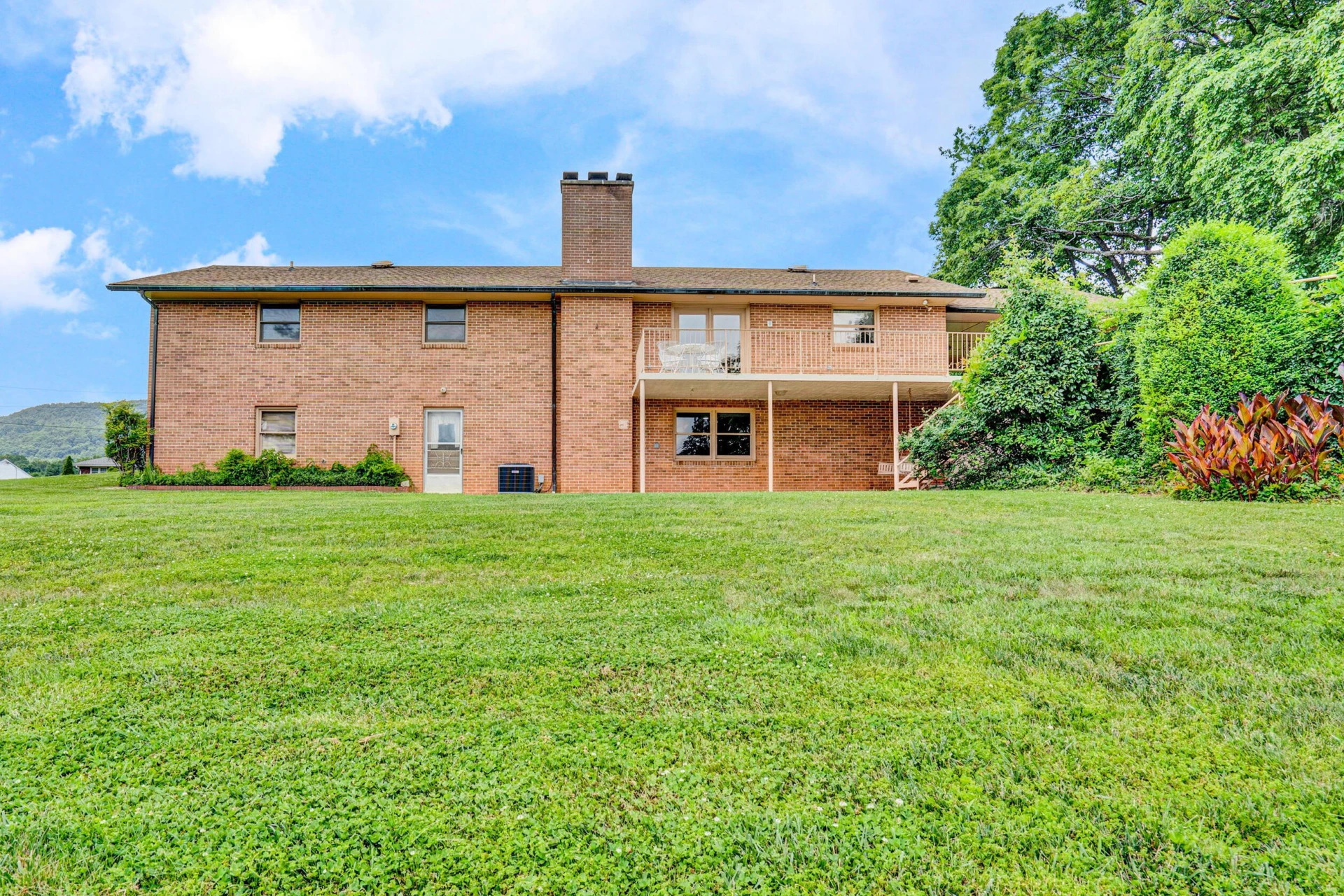 120 Vantage RD - Photo 5