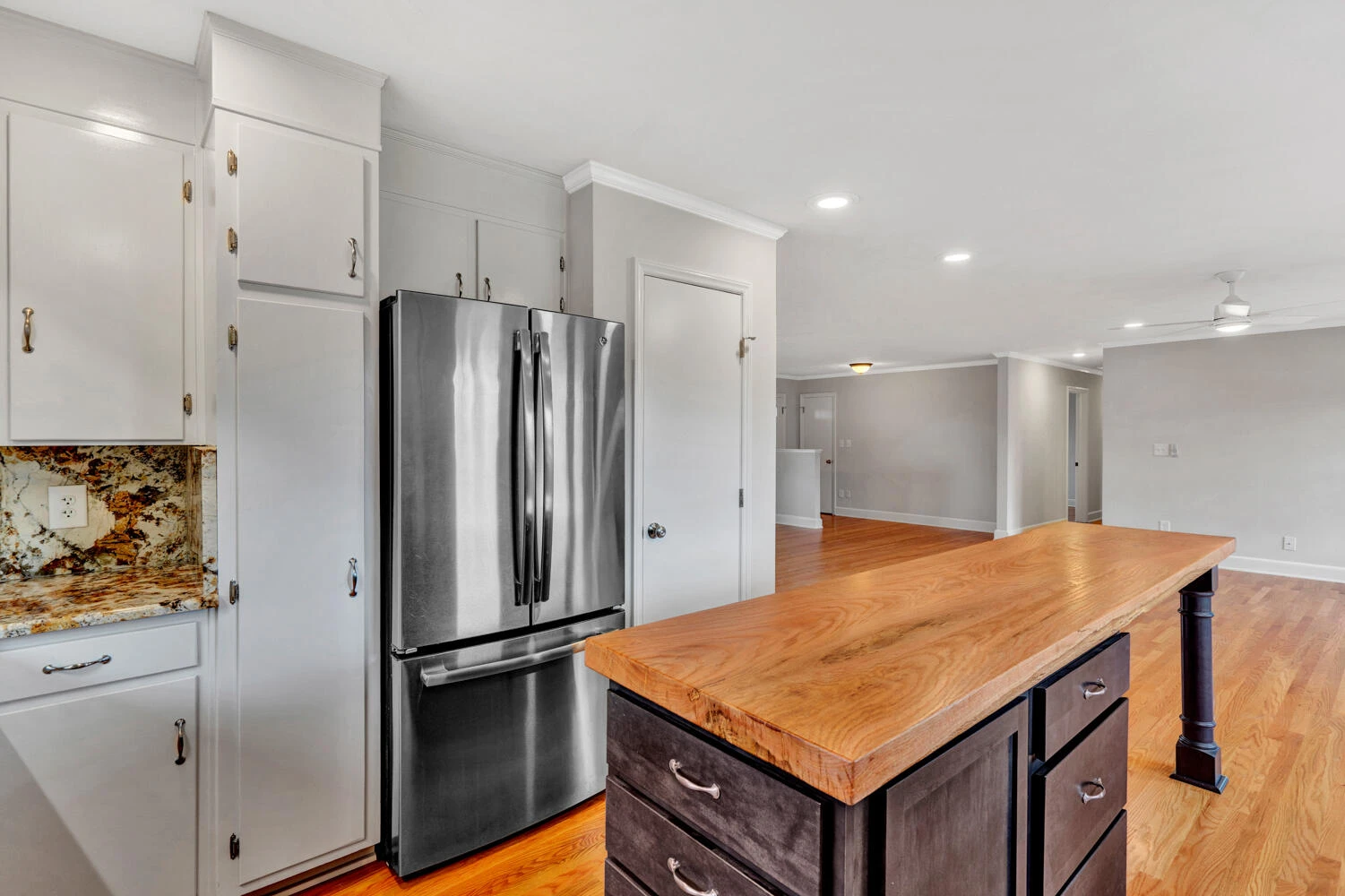 2223 Mt Regis DR - Photo 10