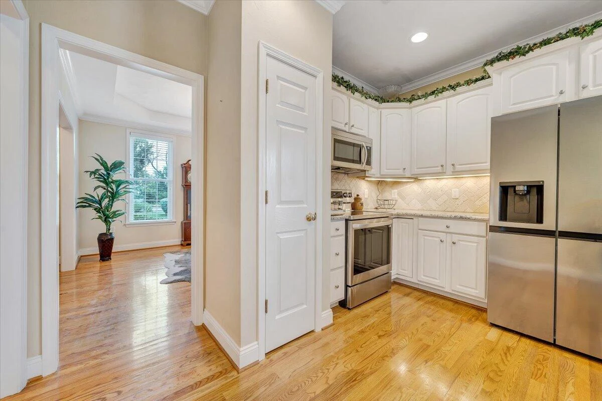 400 Kimball AVE - Photo 4