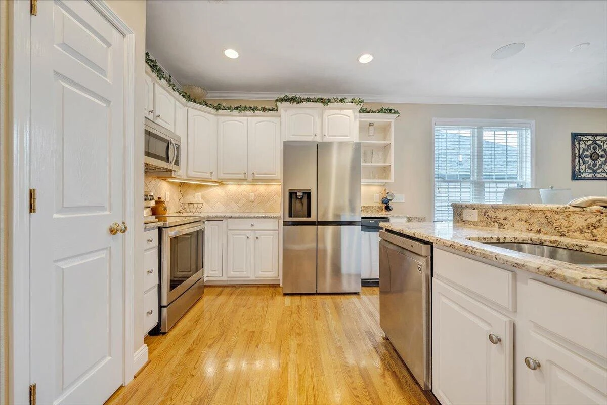 400 Kimball AVE - Photo 5