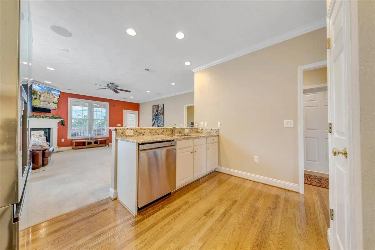 400 Kimball AVE - Photo 8