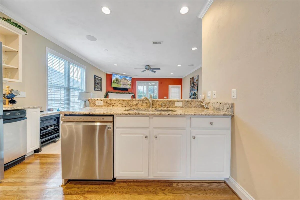 400 Kimball AVE - Photo 9