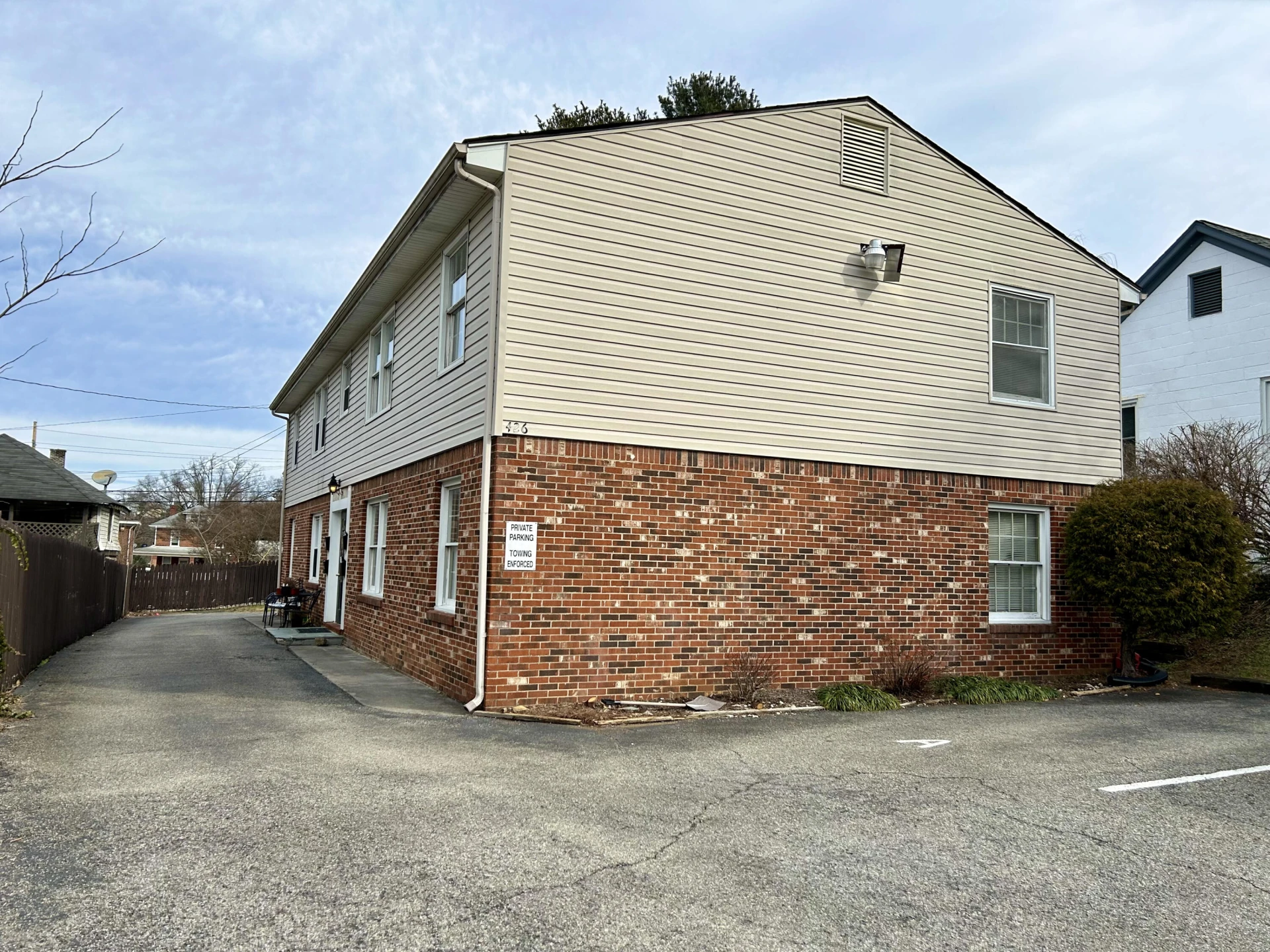 426 Walnut AVE - Photo 3