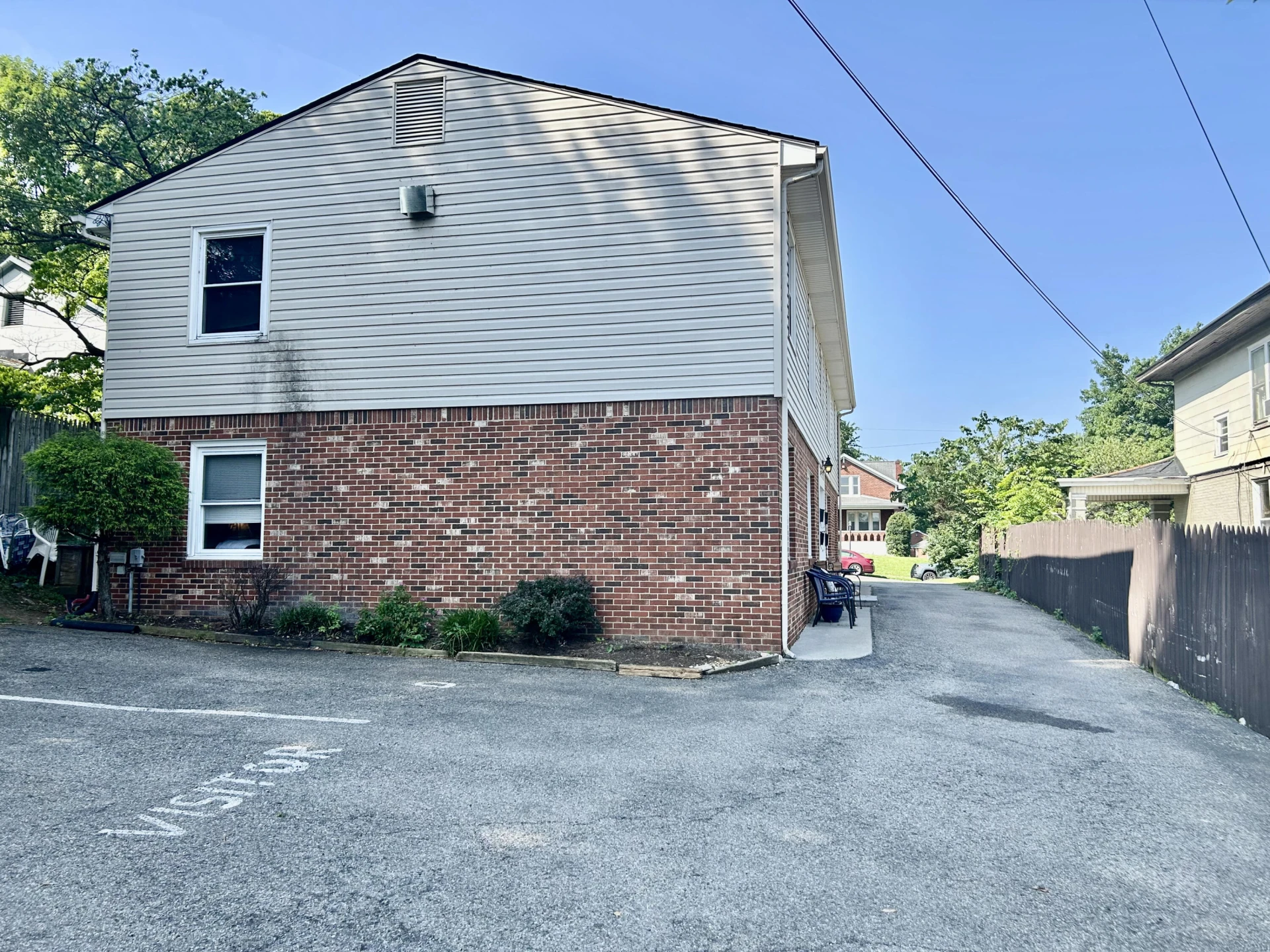 426 Walnut AVE - Photo 4