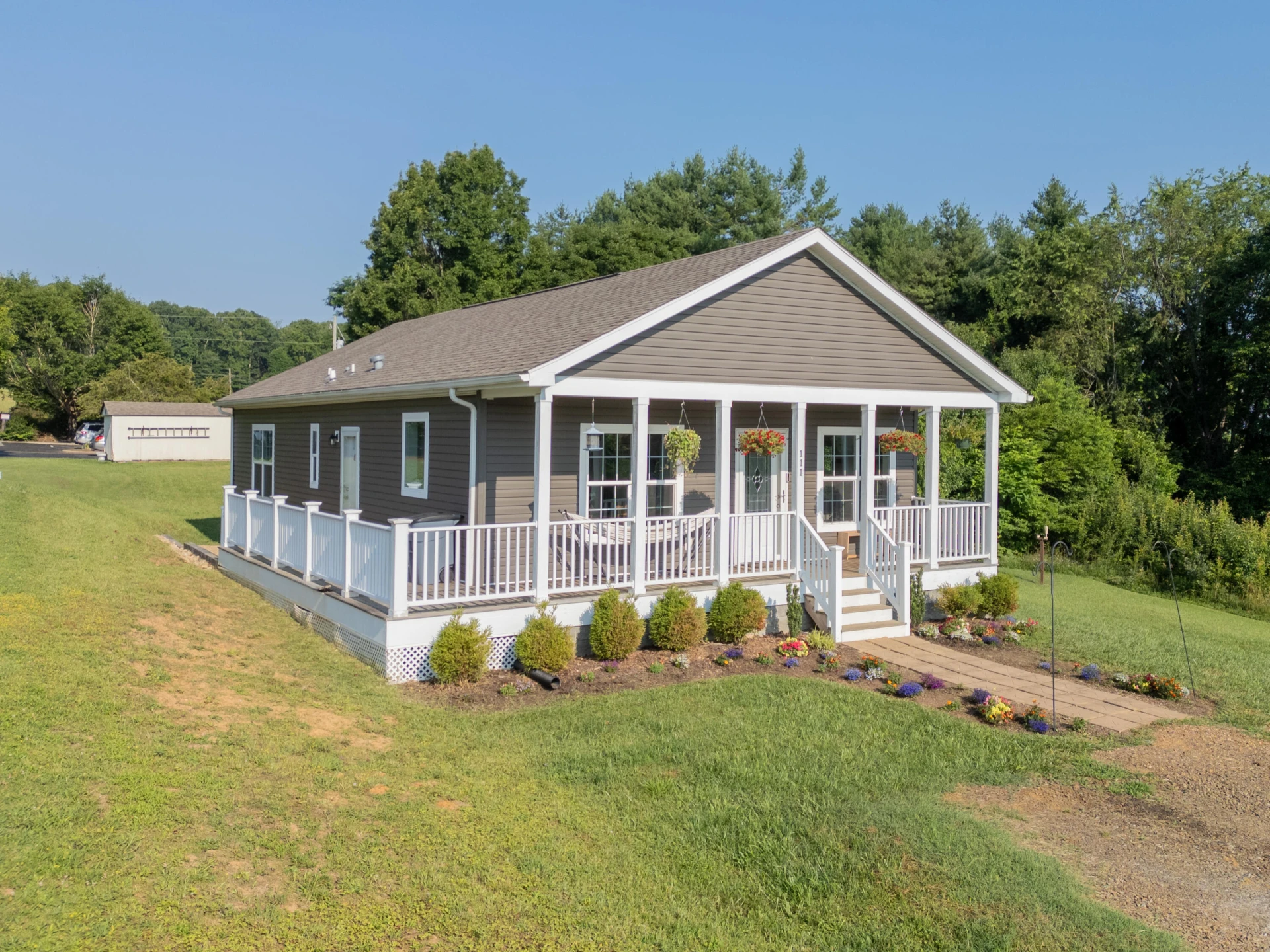 111 Clementine LN
