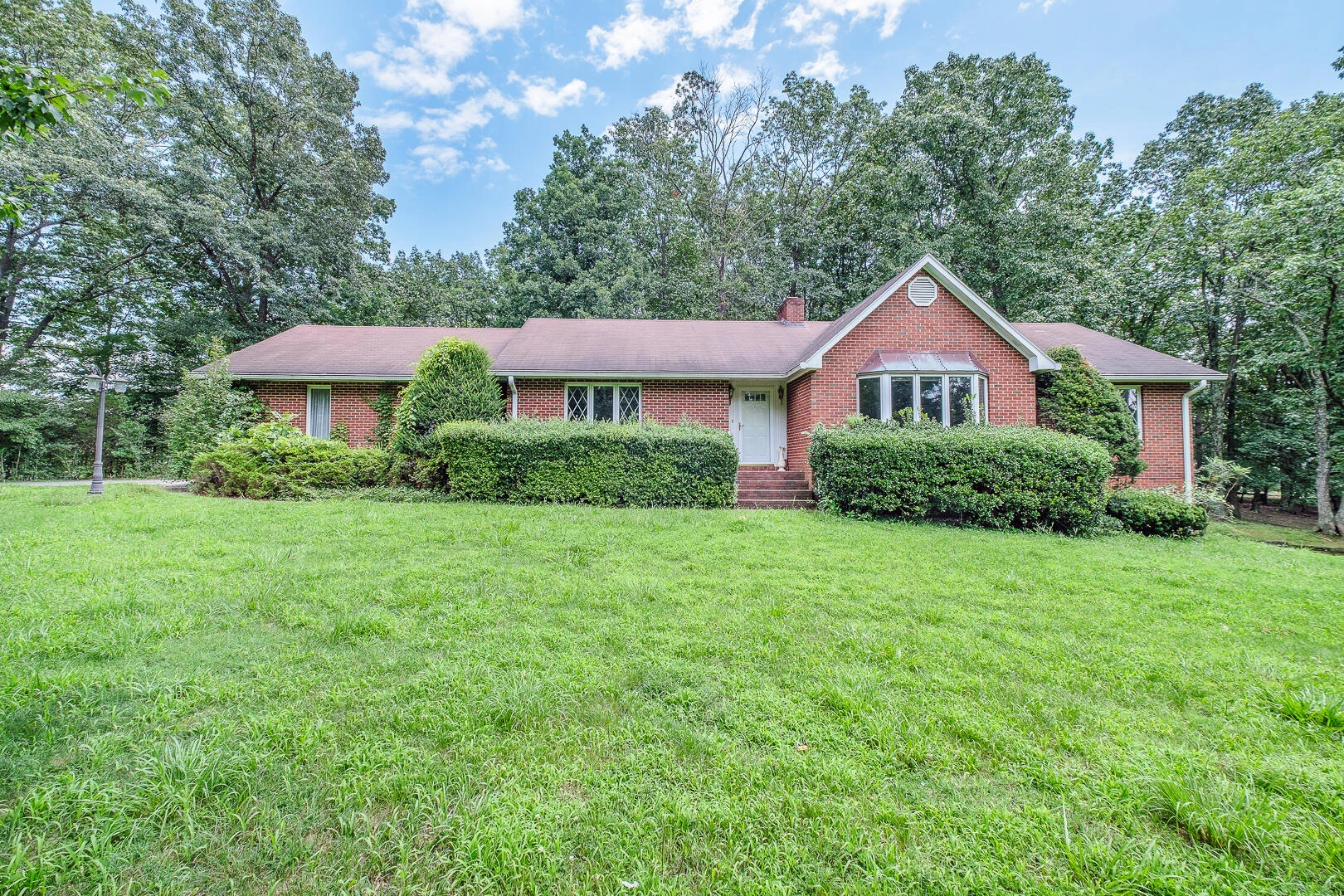 75 Eleanor LN