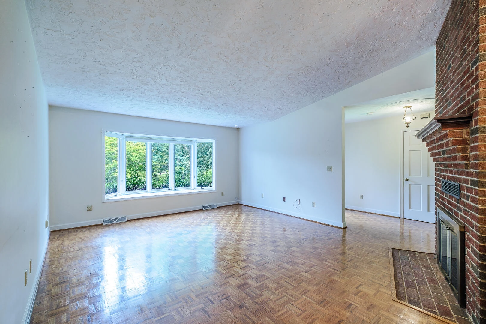 75 Eleanor LN - Photo 14