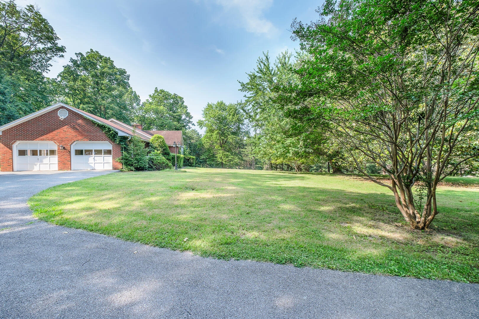 75 Eleanor LN - Photo 2