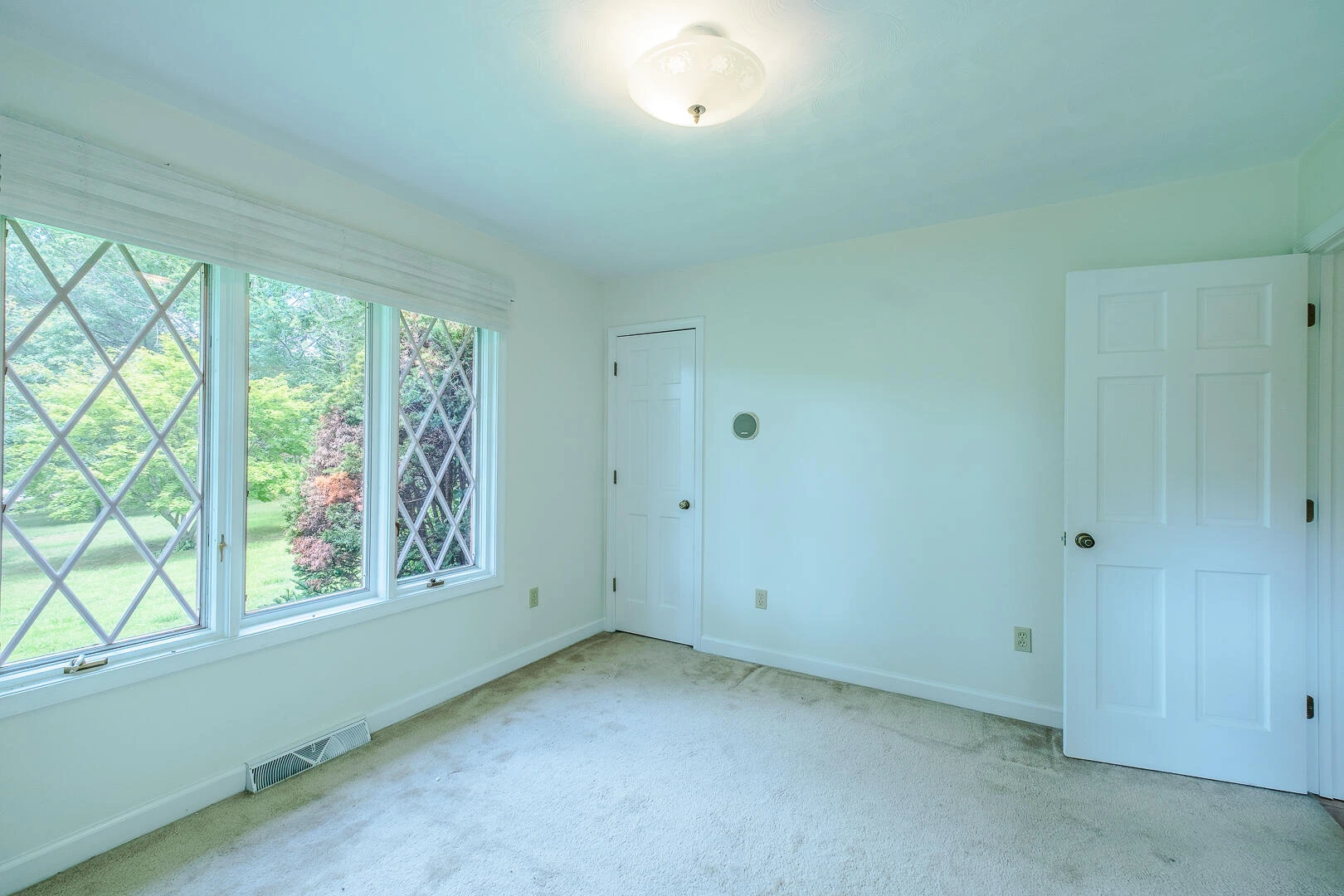 75 Eleanor LN - Photo 21