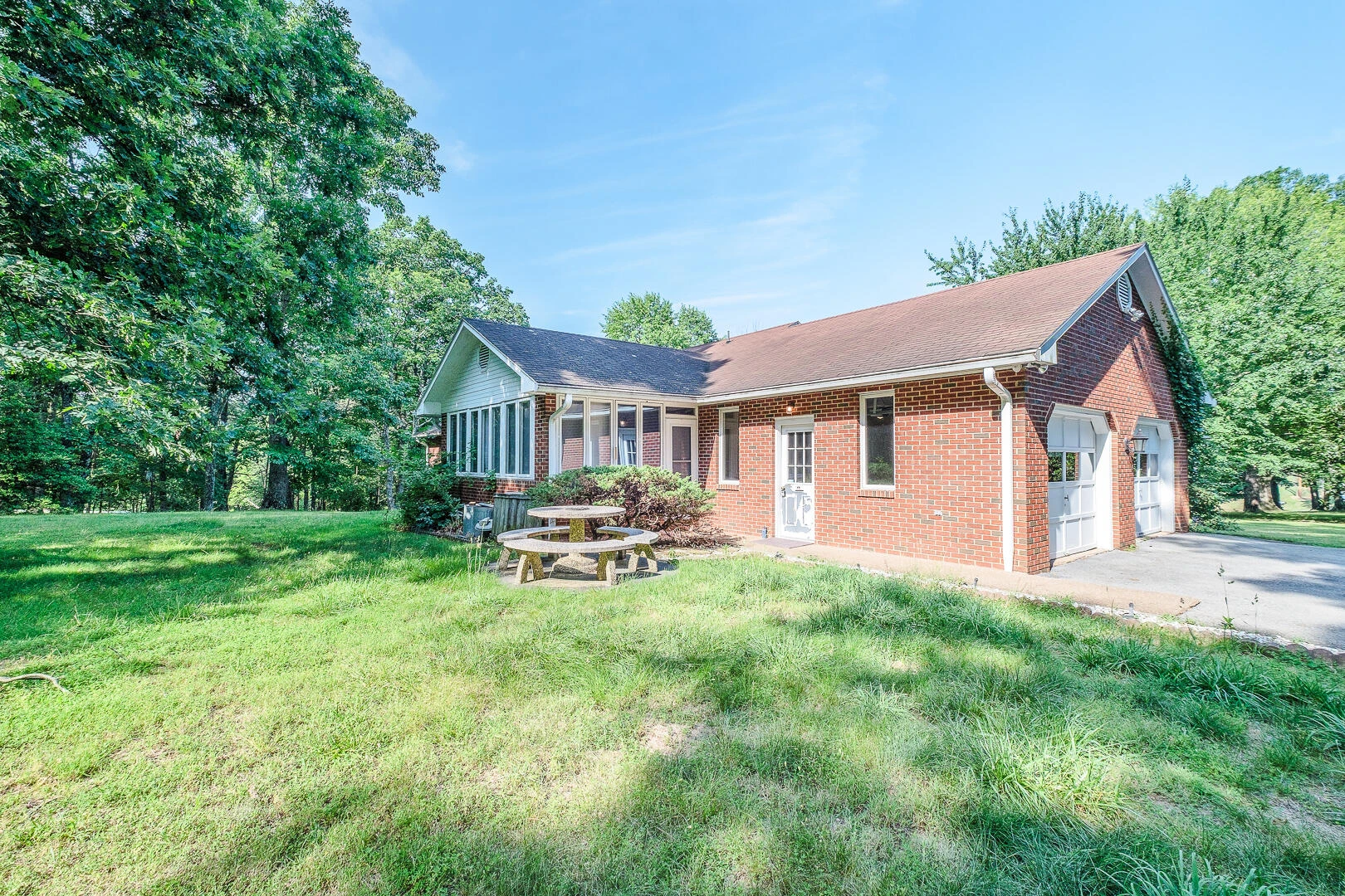 75 Eleanor LN - Photo 3