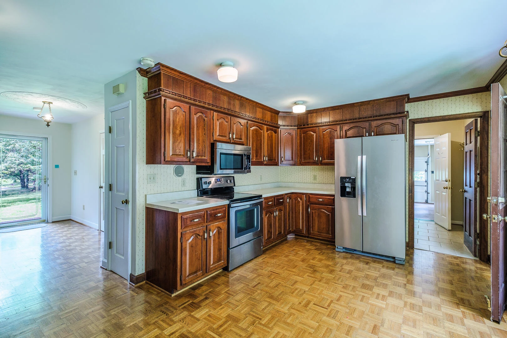 75 Eleanor LN - Photo 4