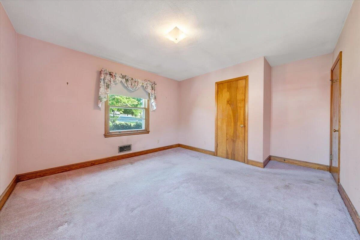 6621 Sherry RD - Photo 13