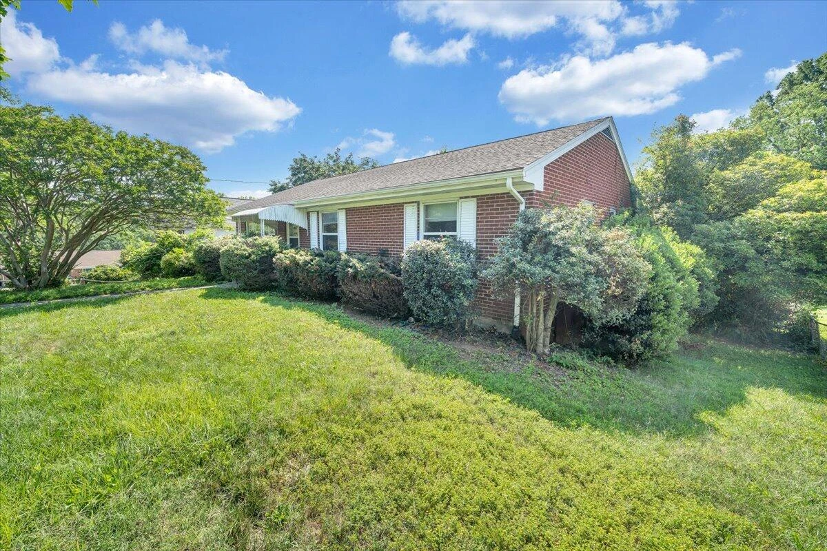 6621 Sherry RD - Photo 32