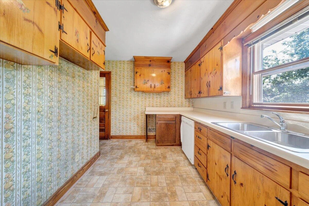 6621 Sherry RD - Photo 11