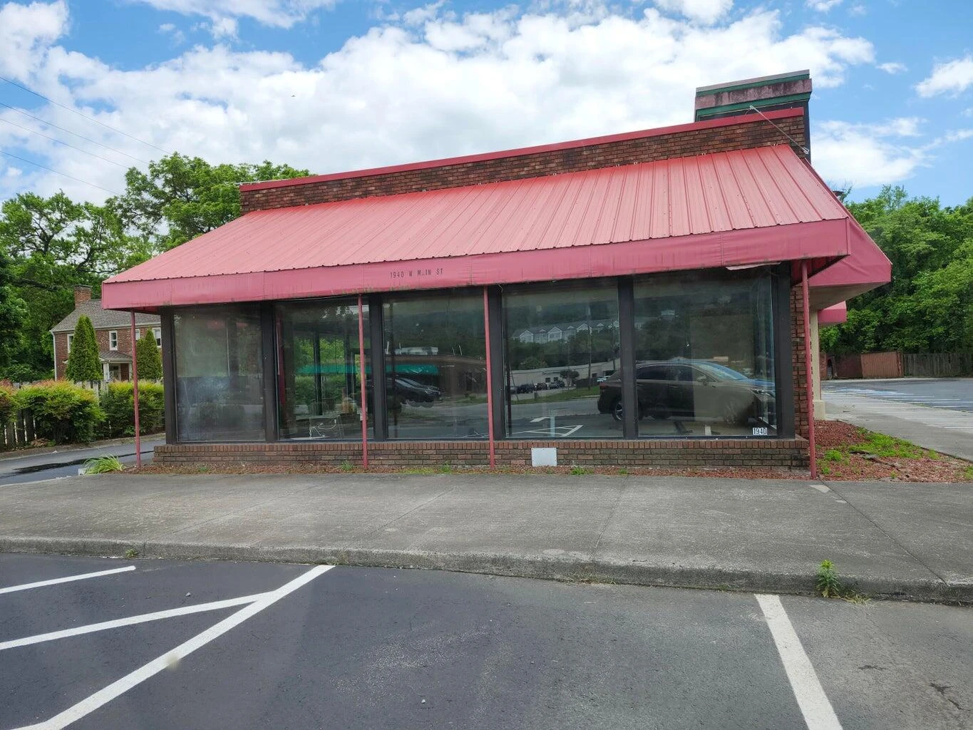 1940 Main ST