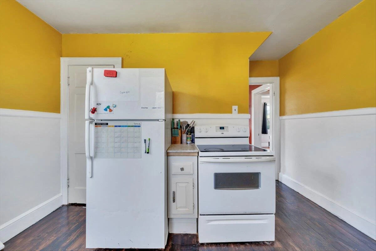 1160 Montrose AVE - Photo 15